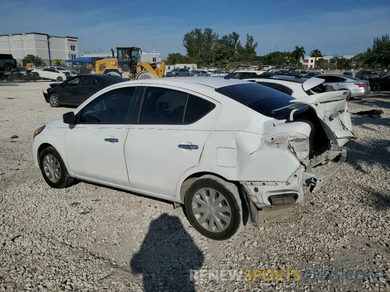 2 fotografías del automóvil dañado 3N1CN7AP6KL853109 NISSAN VERSA 2019