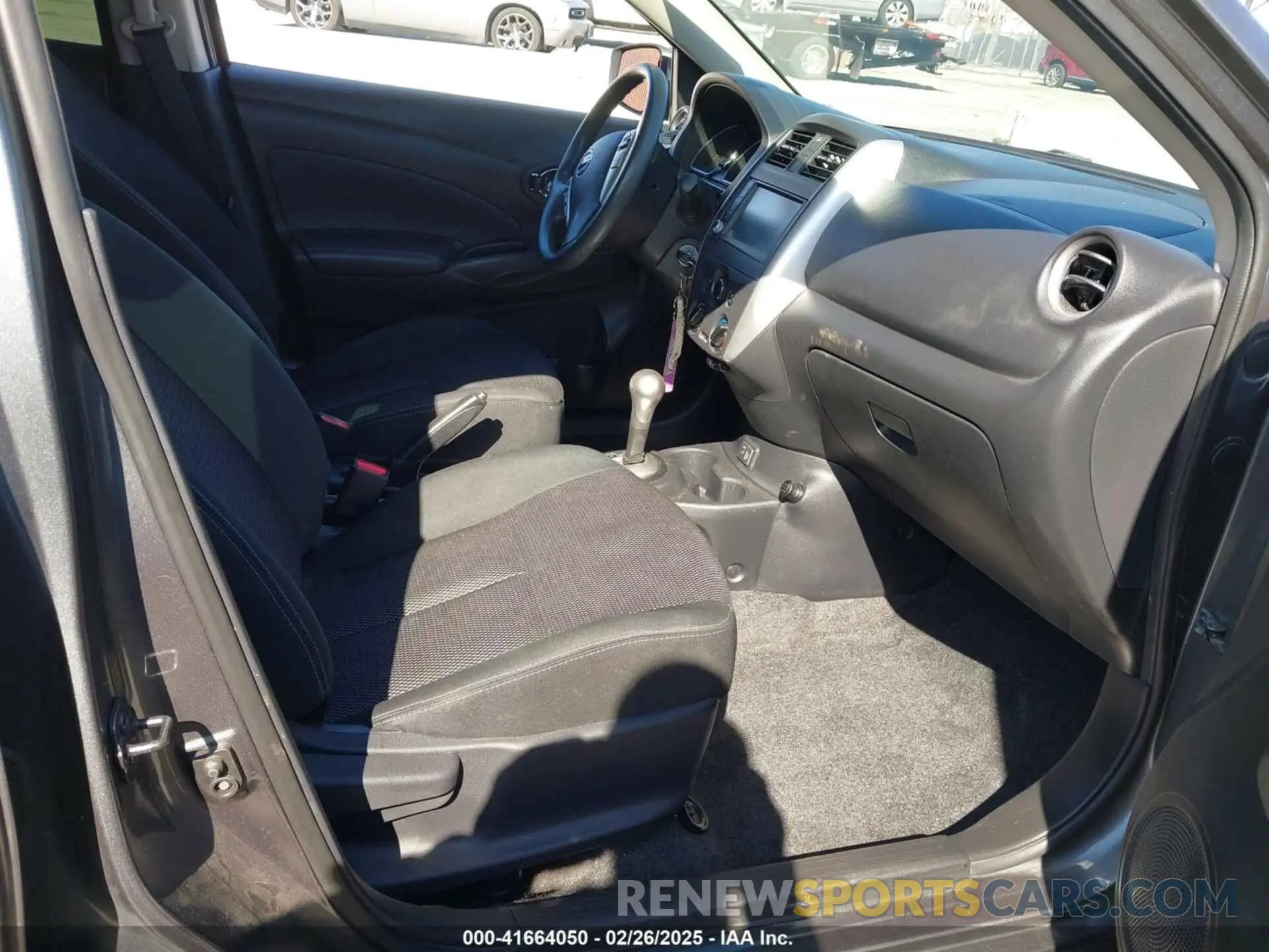 5 fotografías del automóvil dañado 3N1CN7AP7KL851465 NISSAN VERSA 2019