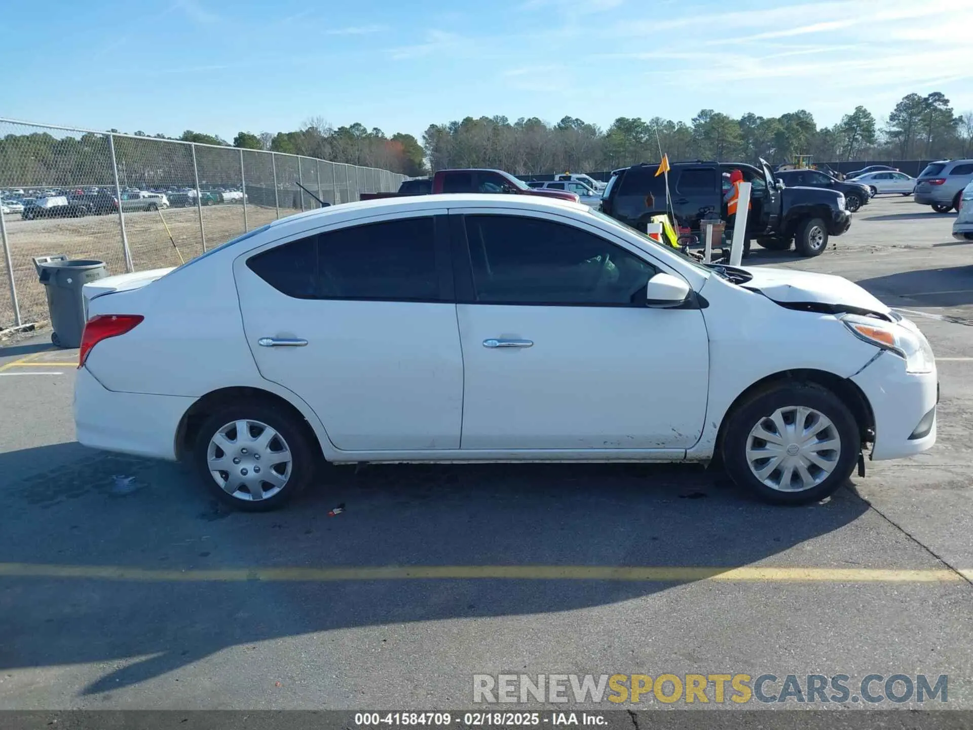 13 fotografías del automóvil dañado 3N1CN7AP7KL859582 NISSAN VERSA 2019