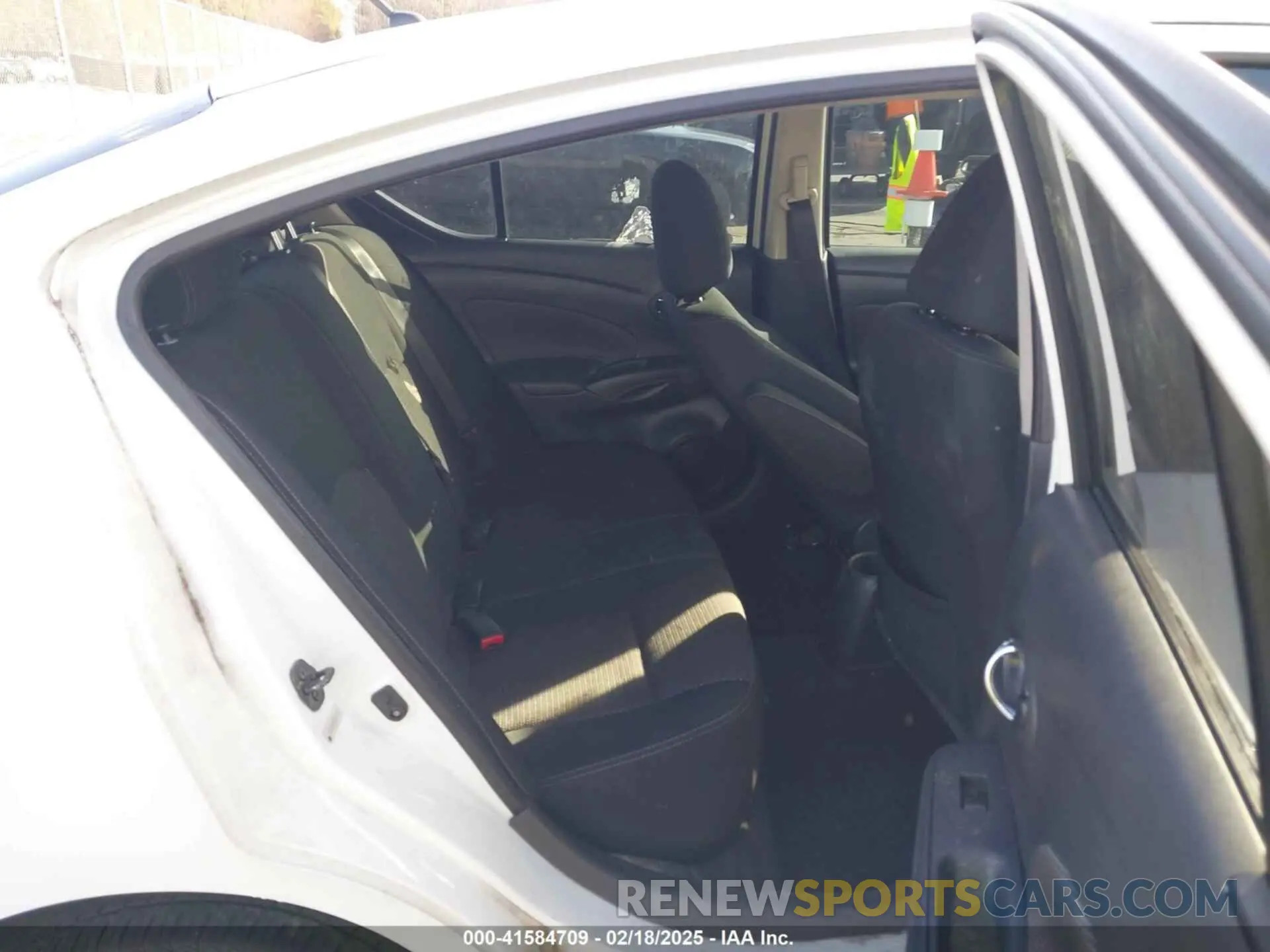 8 fotografías del automóvil dañado 3N1CN7AP7KL859582 NISSAN VERSA 2019
