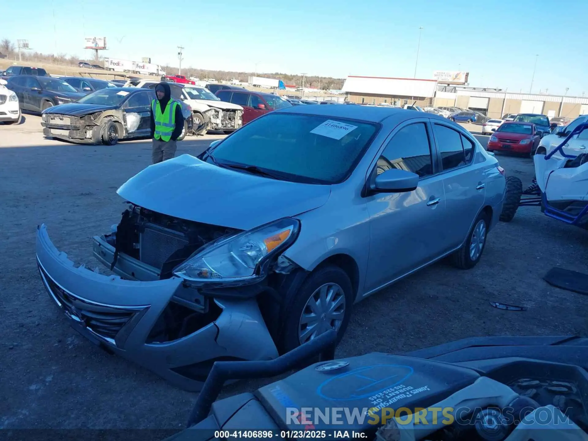 2 fotografías del automóvil dañado 3N1CN7AP7KL875152 NISSAN VERSA 2019