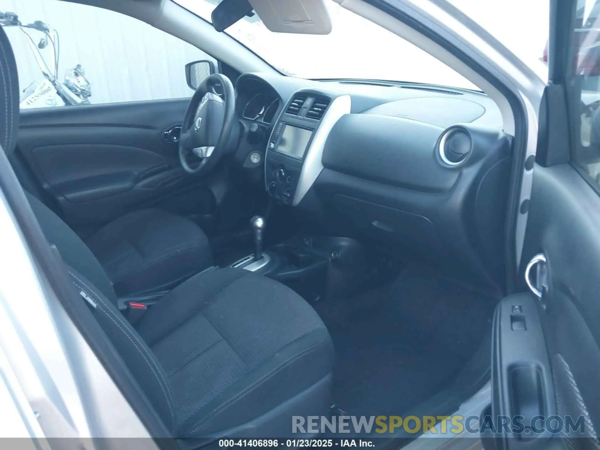 5 fotografías del automóvil dañado 3N1CN7AP7KL875152 NISSAN VERSA 2019
