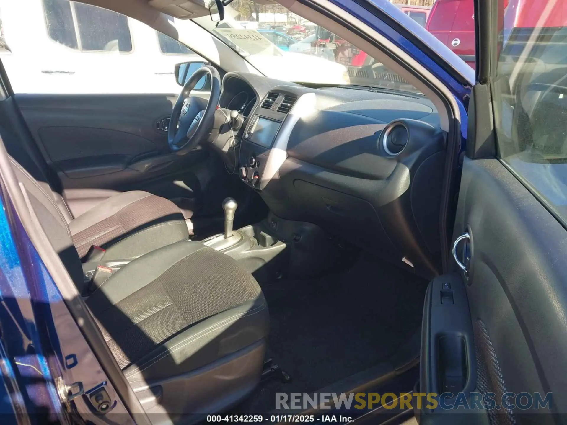 5 fotografías del automóvil dañado 3N1CN7AP7KL875751 NISSAN VERSA 2019