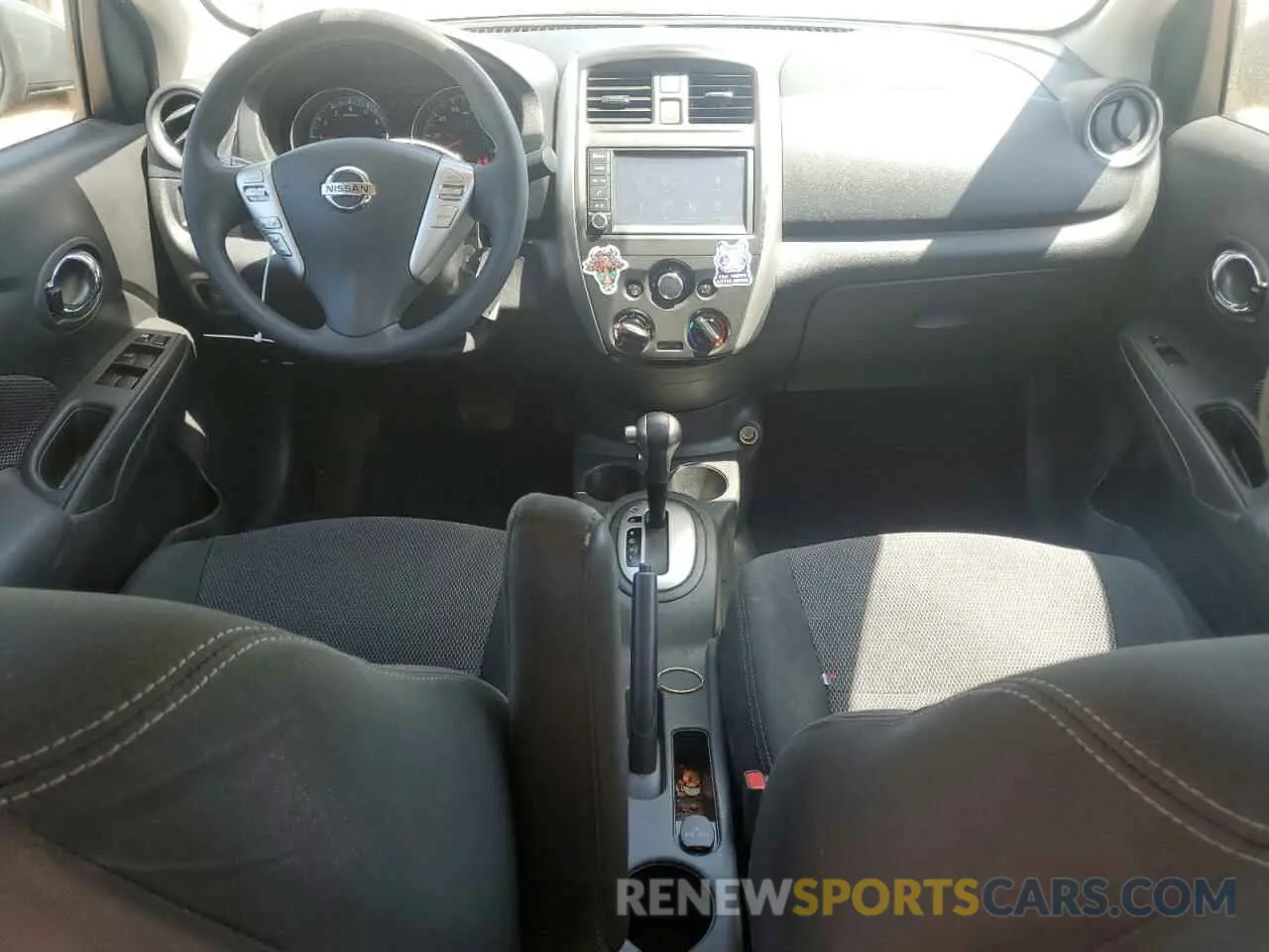 8 fotografías del automóvil dañado 3N1CN7AP8KL815526 NISSAN VERSA 2019