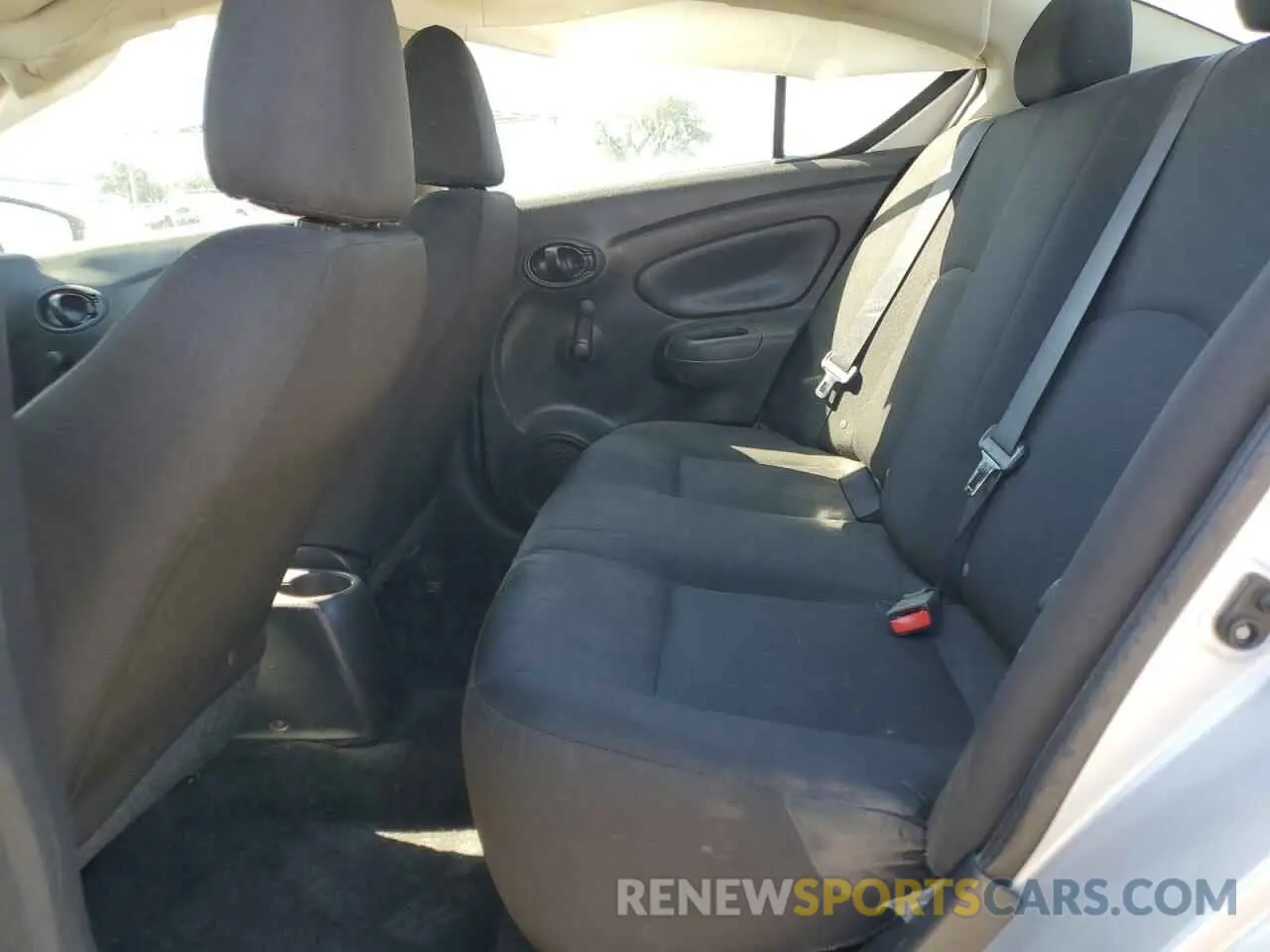 10 fotografías del automóvil dañado 3N1CN7AP8KL817633 NISSAN VERSA 2019