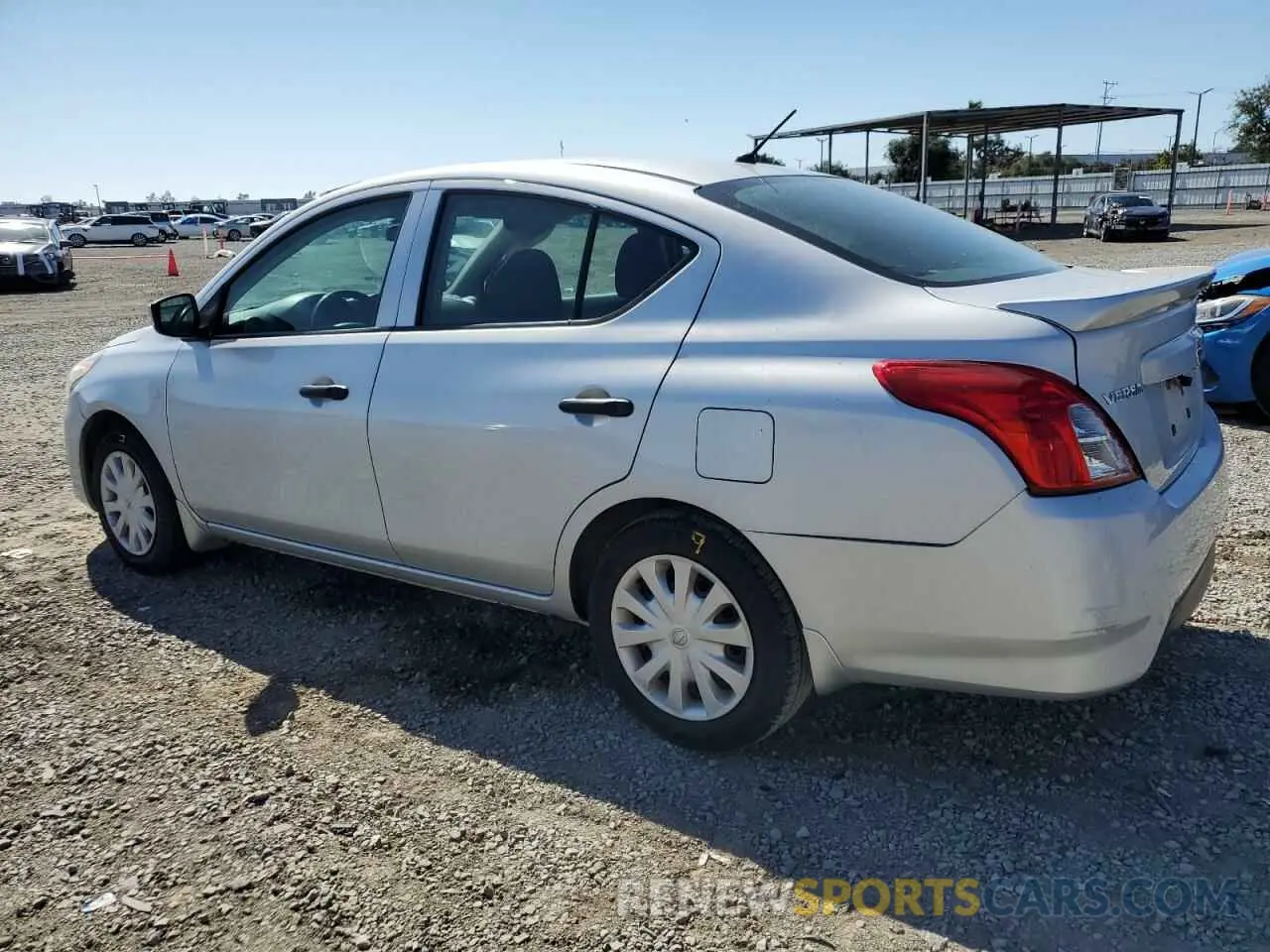 2 fotografías del automóvil dañado 3N1CN7AP8KL817633 NISSAN VERSA 2019