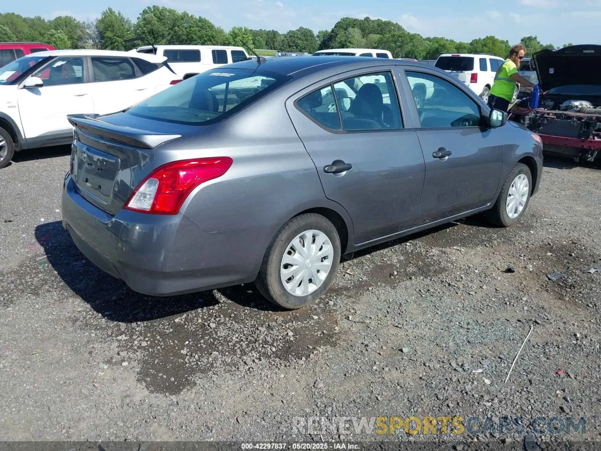 4 fotografías del automóvil dañado 3N1CN7AP8KL820631 NISSAN VERSA 2019