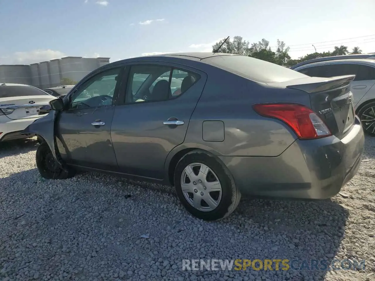 2 fotografías del automóvil dañado 3N1CN7AP8KL825716 NISSAN VERSA 2019