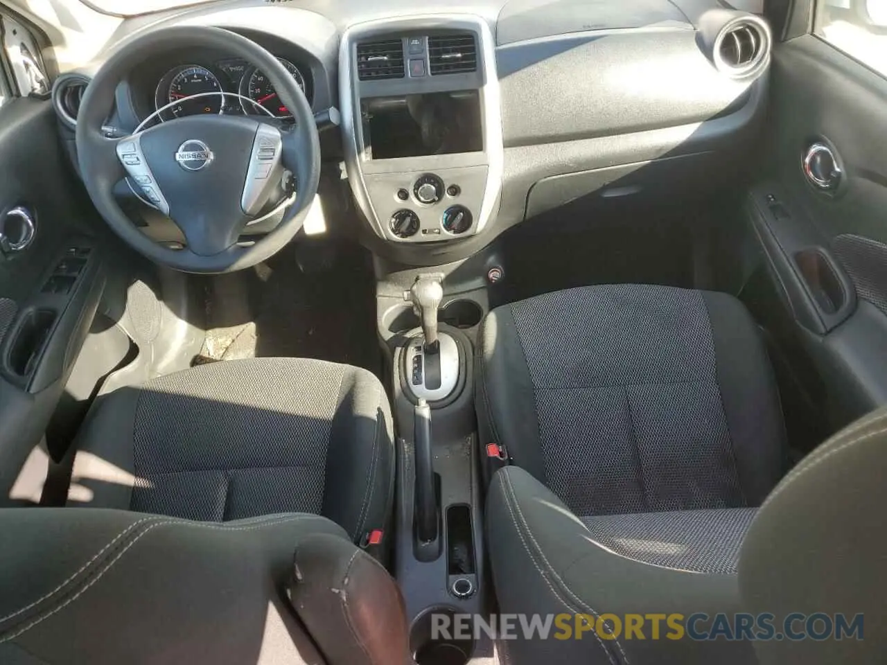 8 fotografías del automóvil dañado 3N1CN7AP8KL832374 NISSAN VERSA 2019