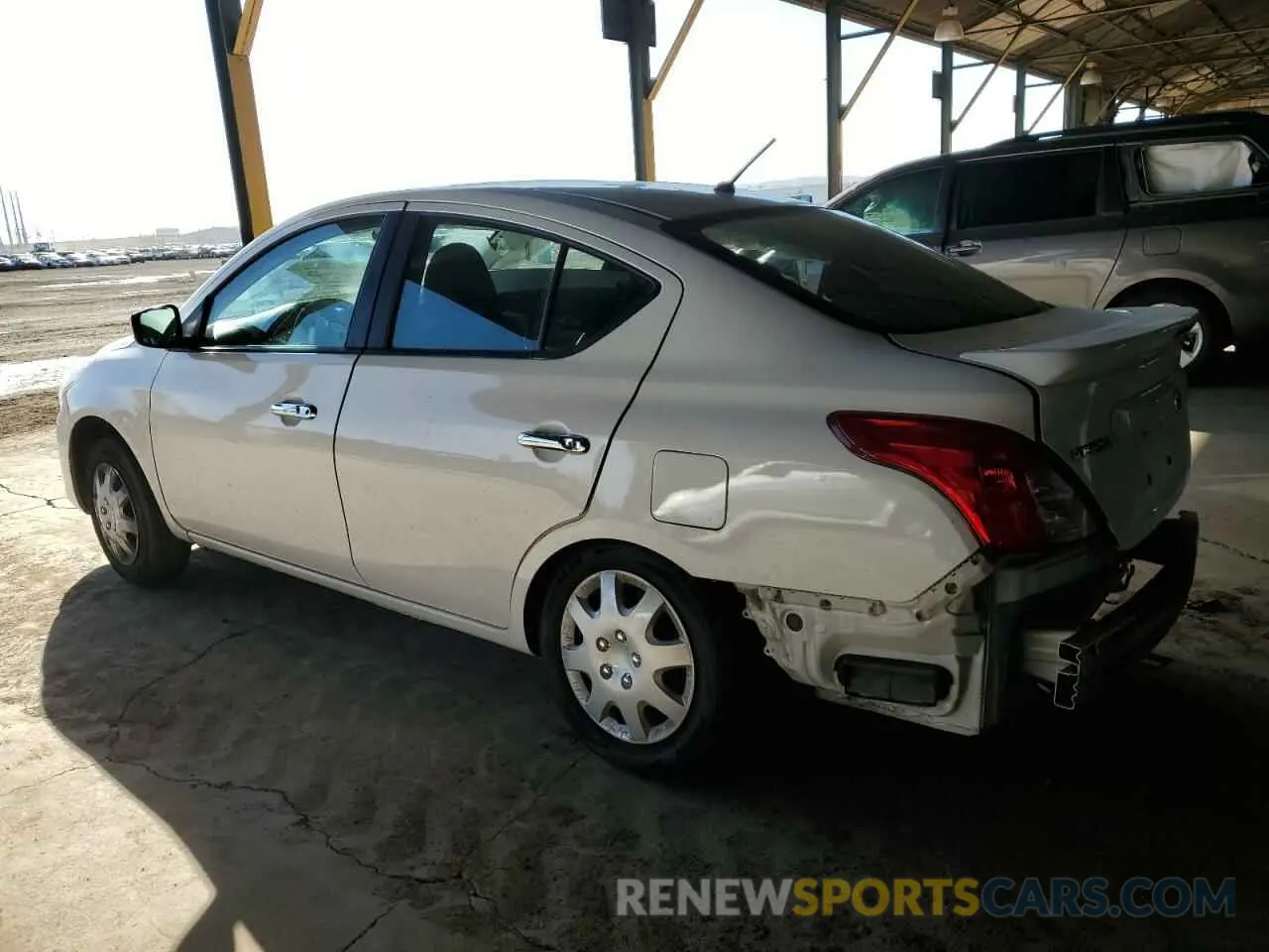 2 fotografías del automóvil dañado 3N1CN7AP8KL871353 NISSAN VERSA 2019