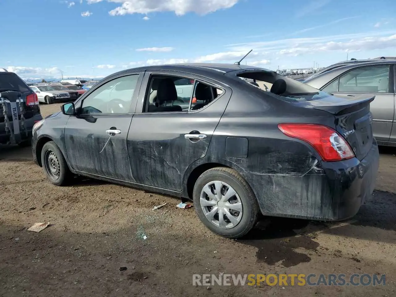 2 fotografías del automóvil dañado 3N1CN7AP8KL874429 NISSAN VERSA 2019