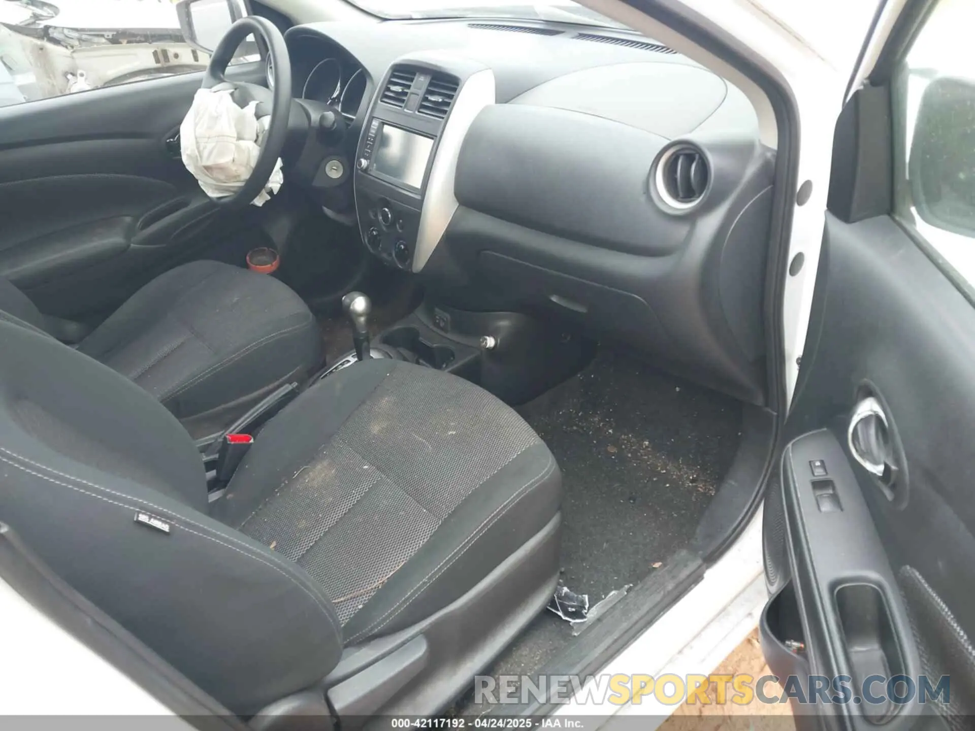 5 fotografías del automóvil dañado 3N1CN7AP9KL842119 NISSAN VERSA 2019