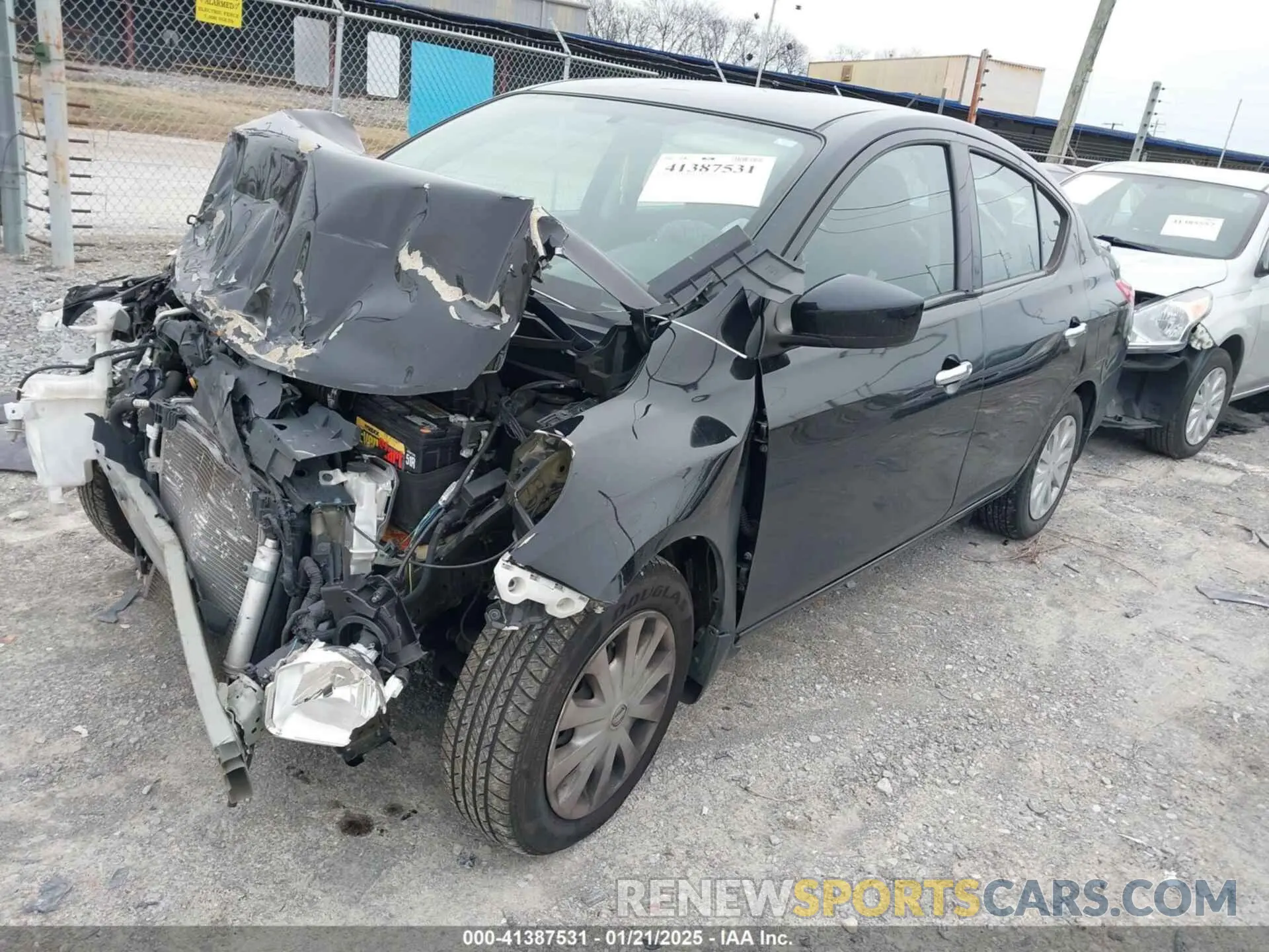 2 fotografías del automóvil dañado 3N1CN7APXKL817066 NISSAN VERSA 2019