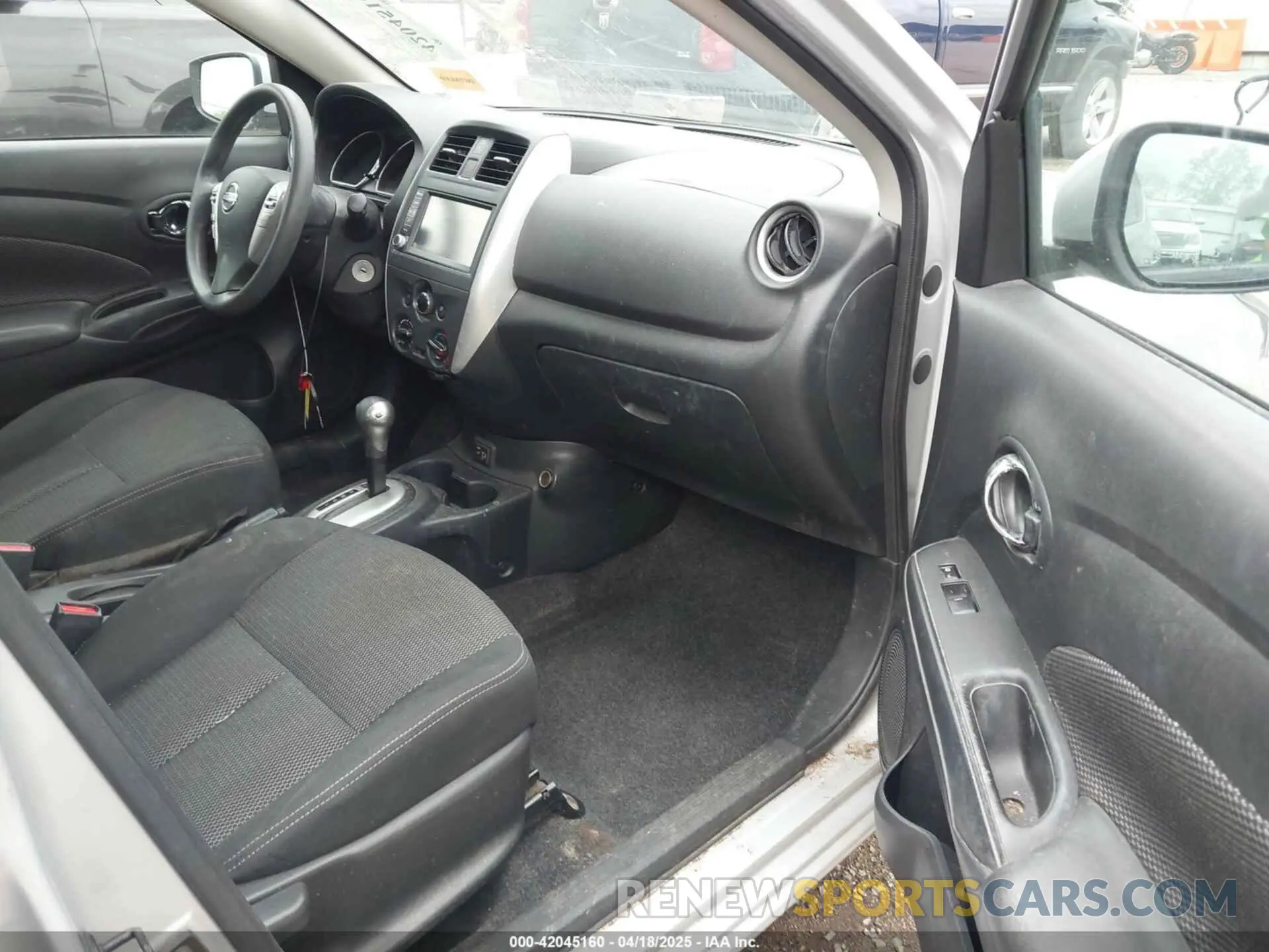 5 fotografías del automóvil dañado 3N1CN7APXKL844686 NISSAN VERSA 2019