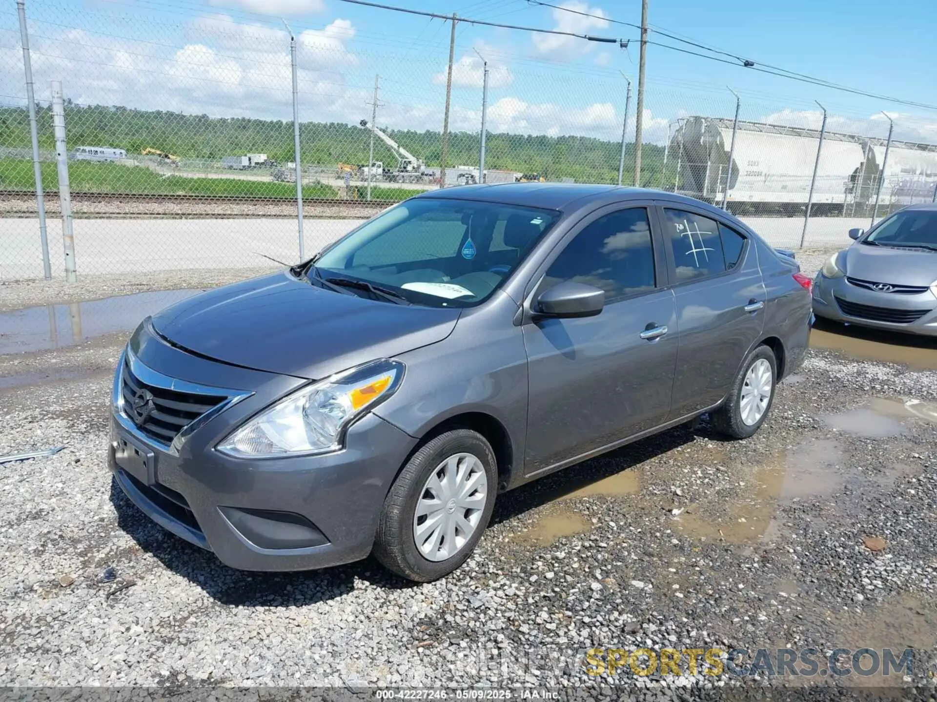 2 fotografías del automóvil dañado 3N1CN7APXKL876666 NISSAN VERSA 2019
