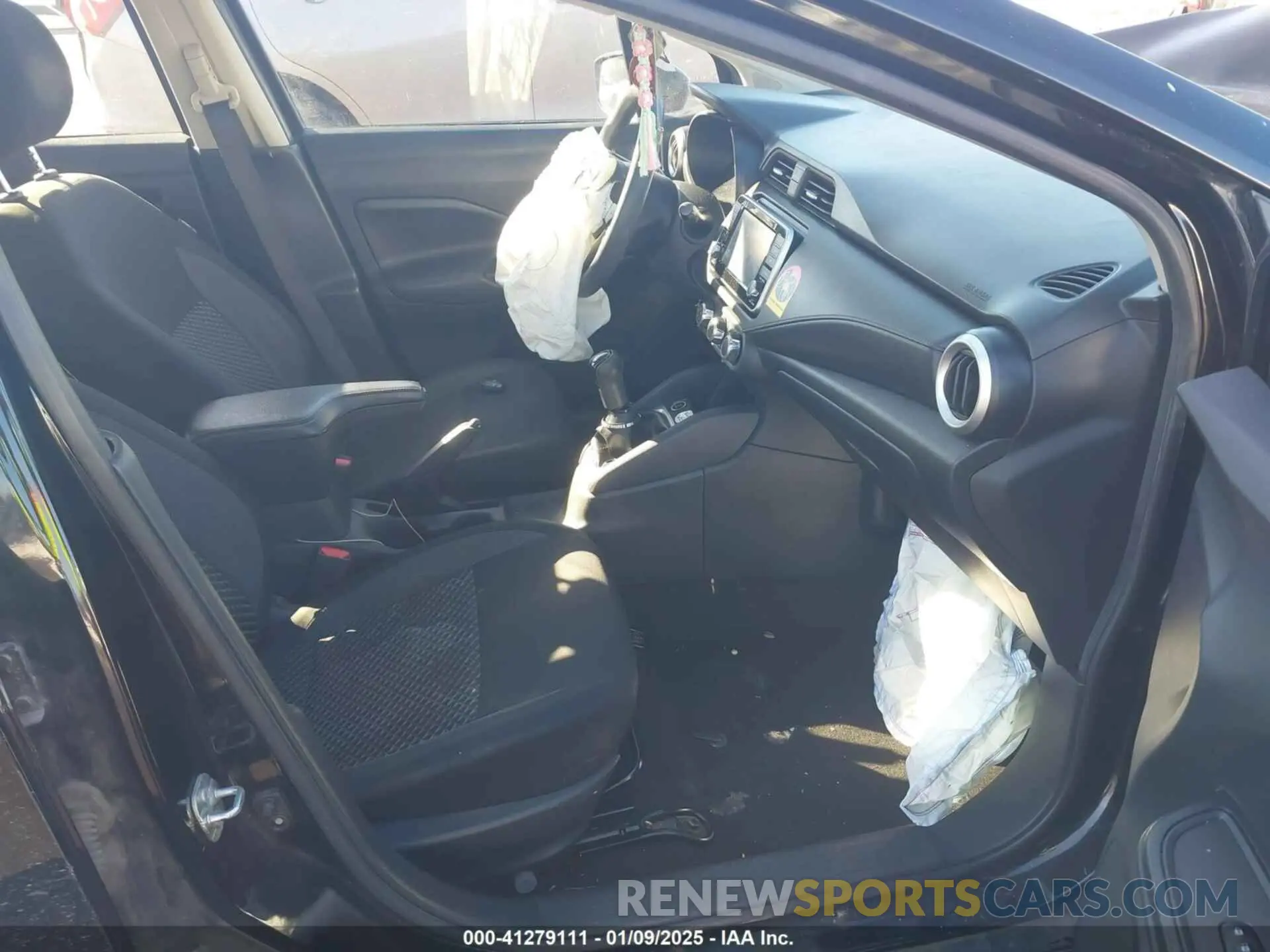 5 fotografías del automóvil dañado 3N1CN8BV3LL803174 NISSAN VERSA 2020
