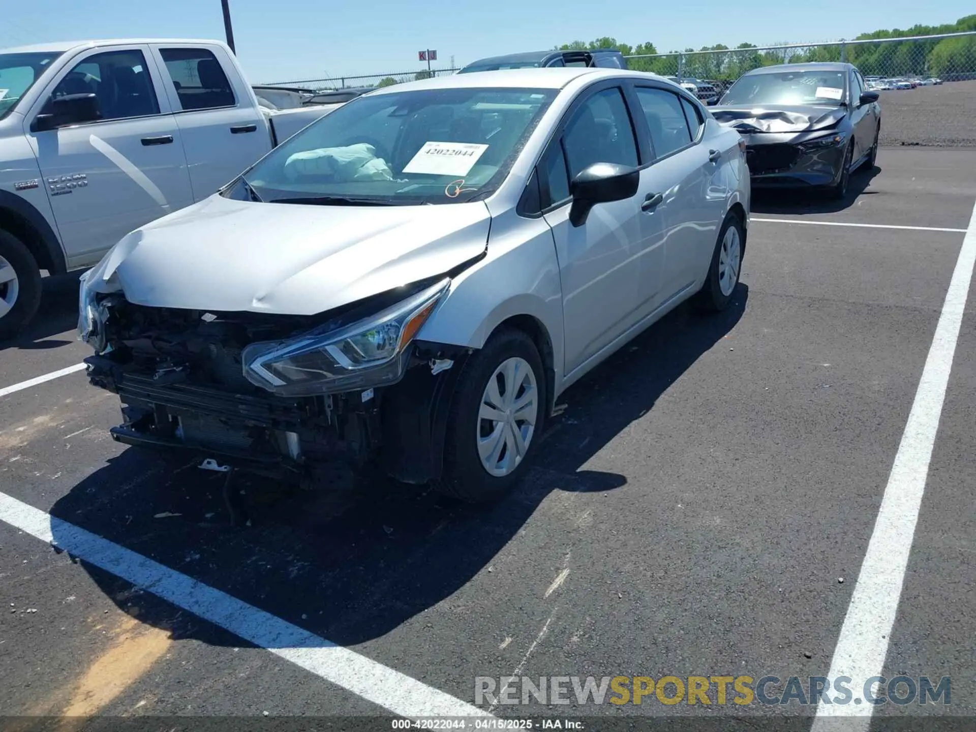 2 fotografías del automóvil dañado 3N1CN8BV5LL826360 NISSAN VERSA 2020