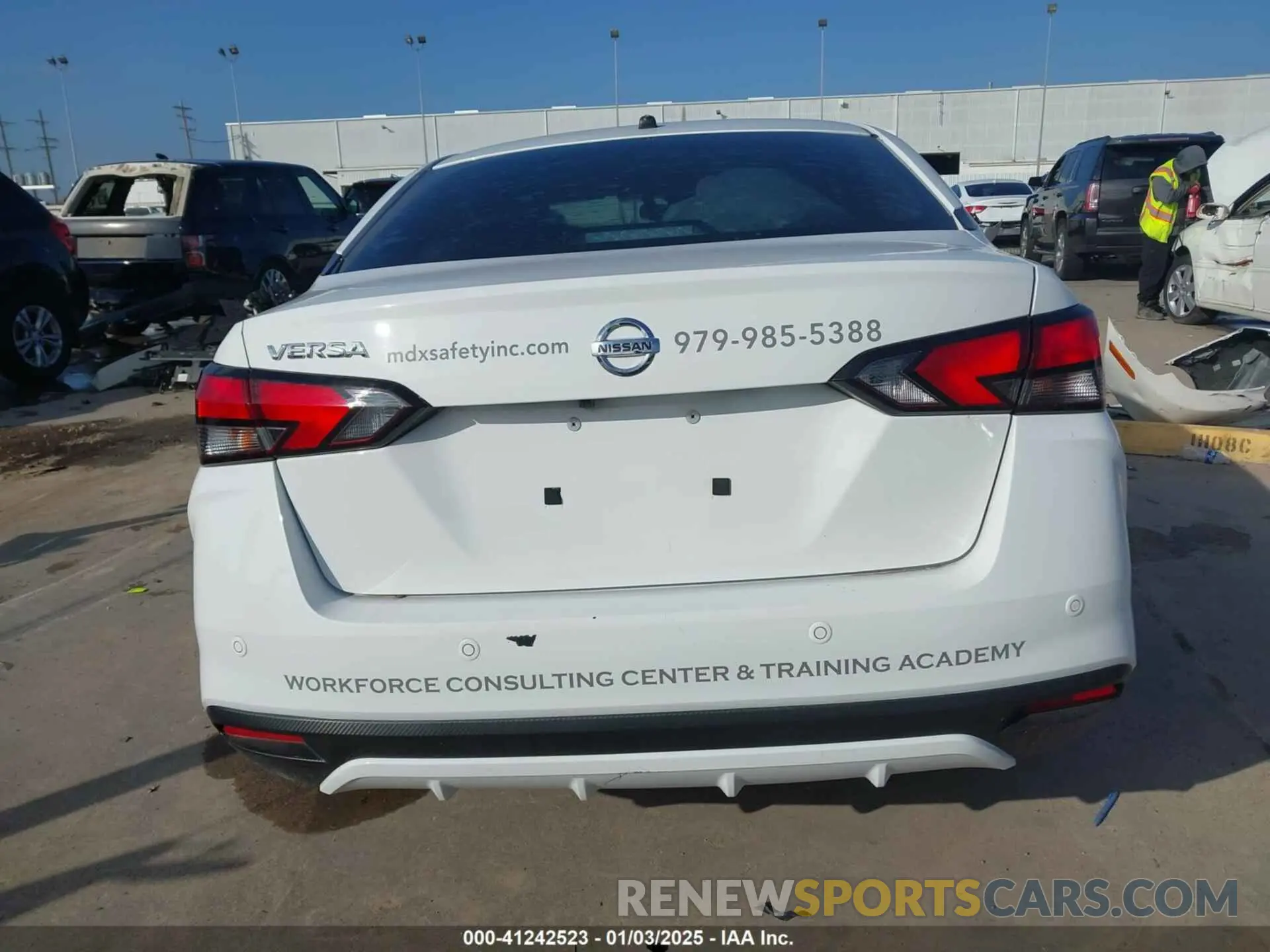 16 fotografías del automóvil dañado 3N1CN8DV1LL813781 NISSAN VERSA 2020