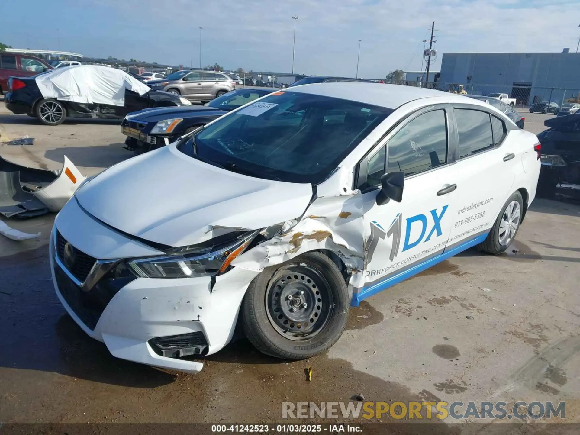 2 fotografías del automóvil dañado 3N1CN8DV1LL813781 NISSAN VERSA 2020