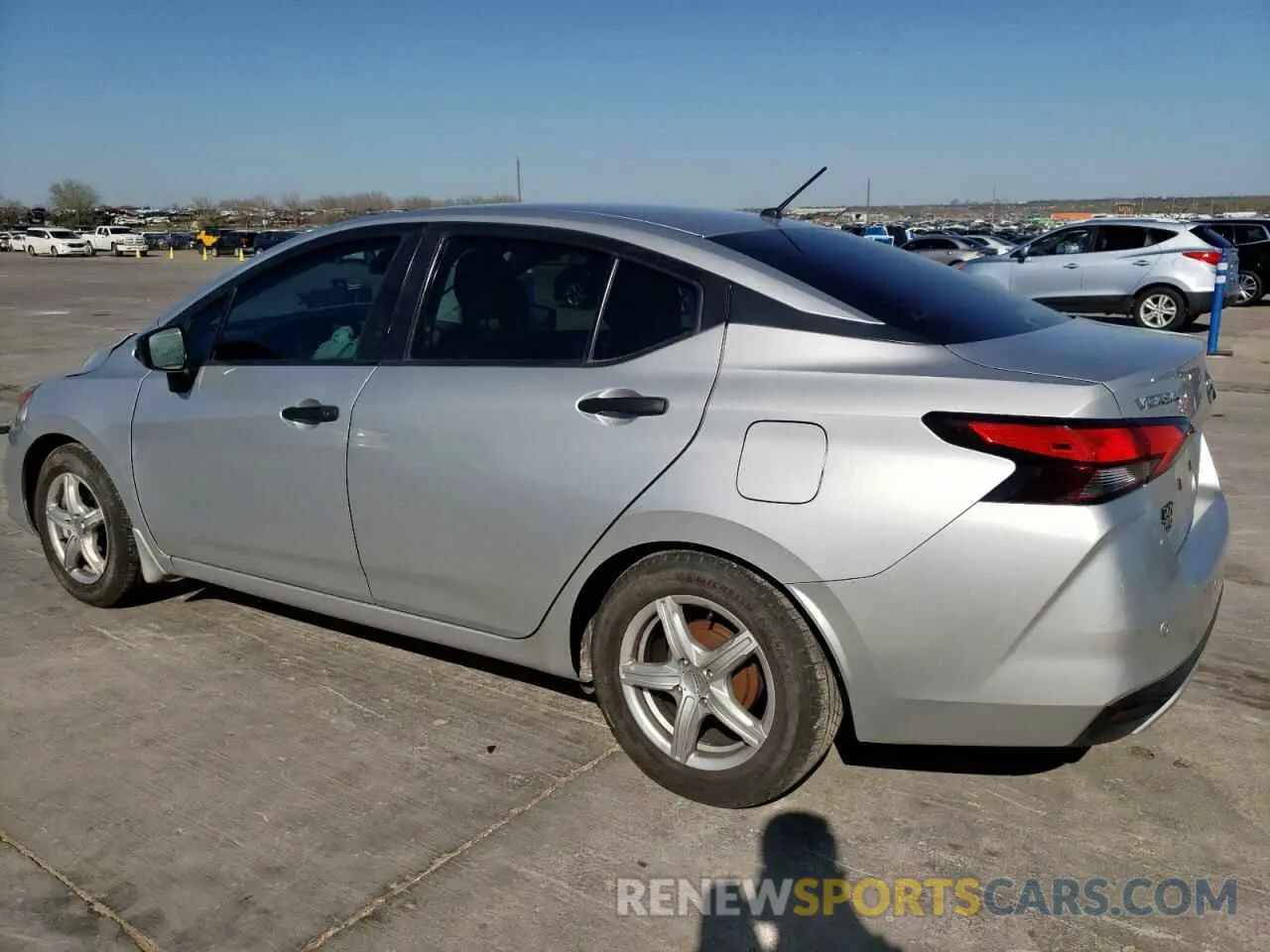 2 fotografías del automóvil dañado 3N1CN8DV4LL897403 NISSAN VERSA 2020