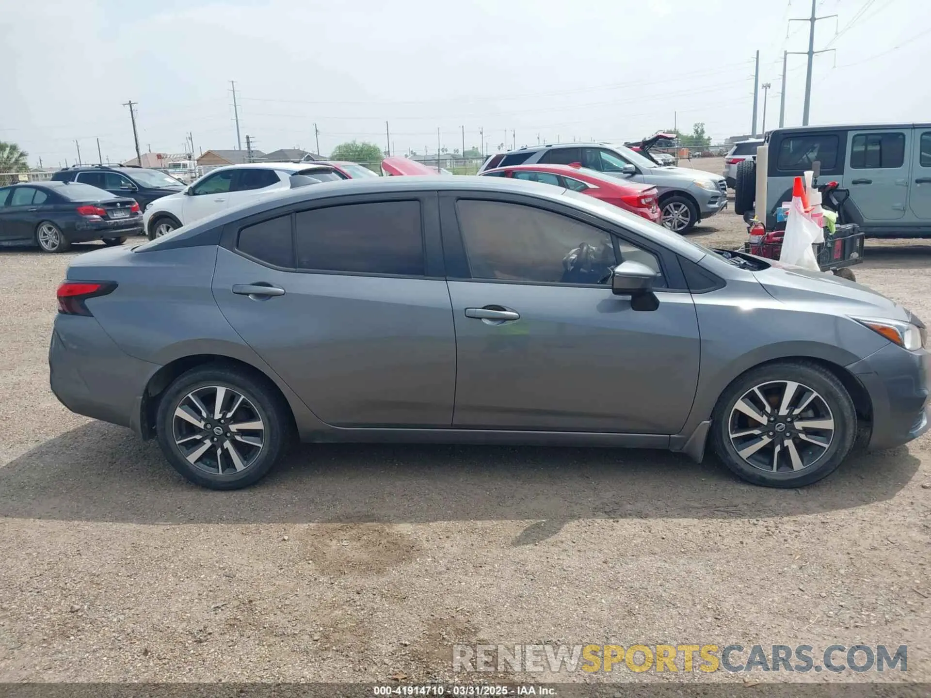 13 fotografías del automóvil dañado 3N1CN8EV0LL868916 NISSAN VERSA 2020