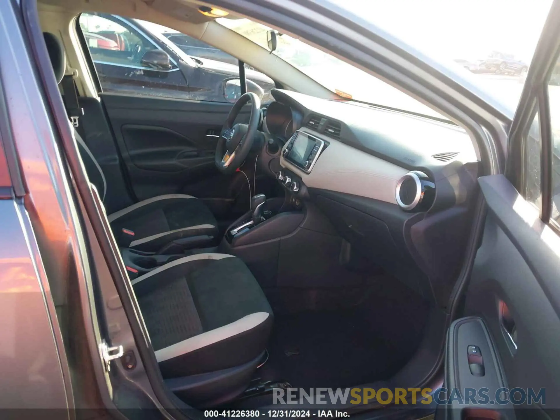 5 fotografías del automóvil dañado 3N1CN8EV1LL810104 NISSAN VERSA 2020