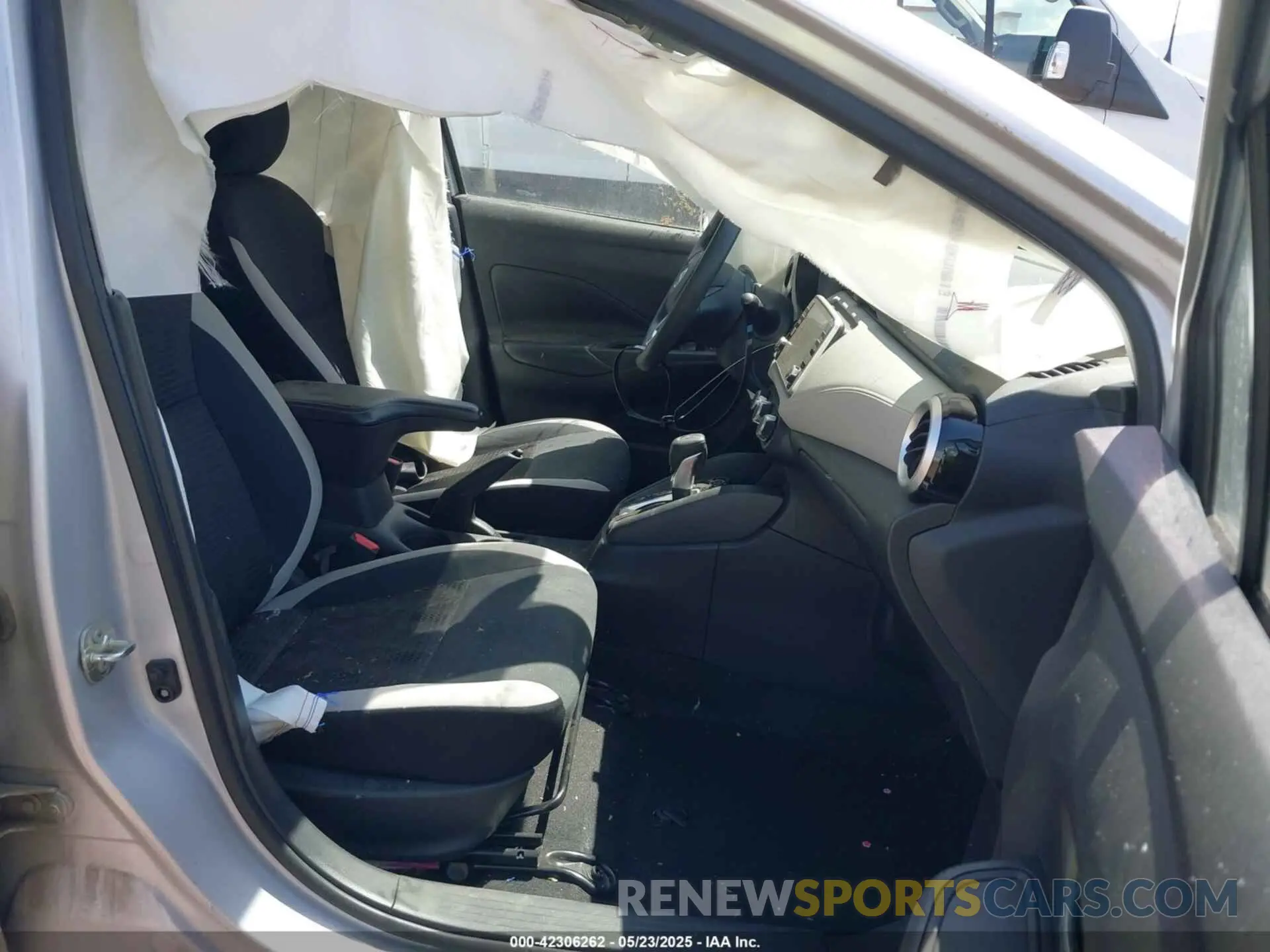 5 fotografías del automóvil dañado 3N1CN8EV2LL833925 NISSAN VERSA 2020