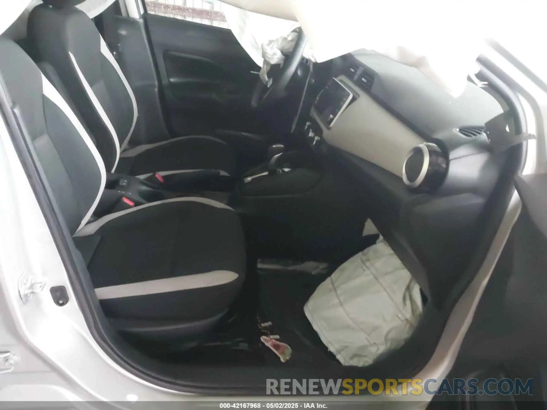 5 fotografías del automóvil dañado 3N1CN8EV8LL804915 NISSAN VERSA 2020