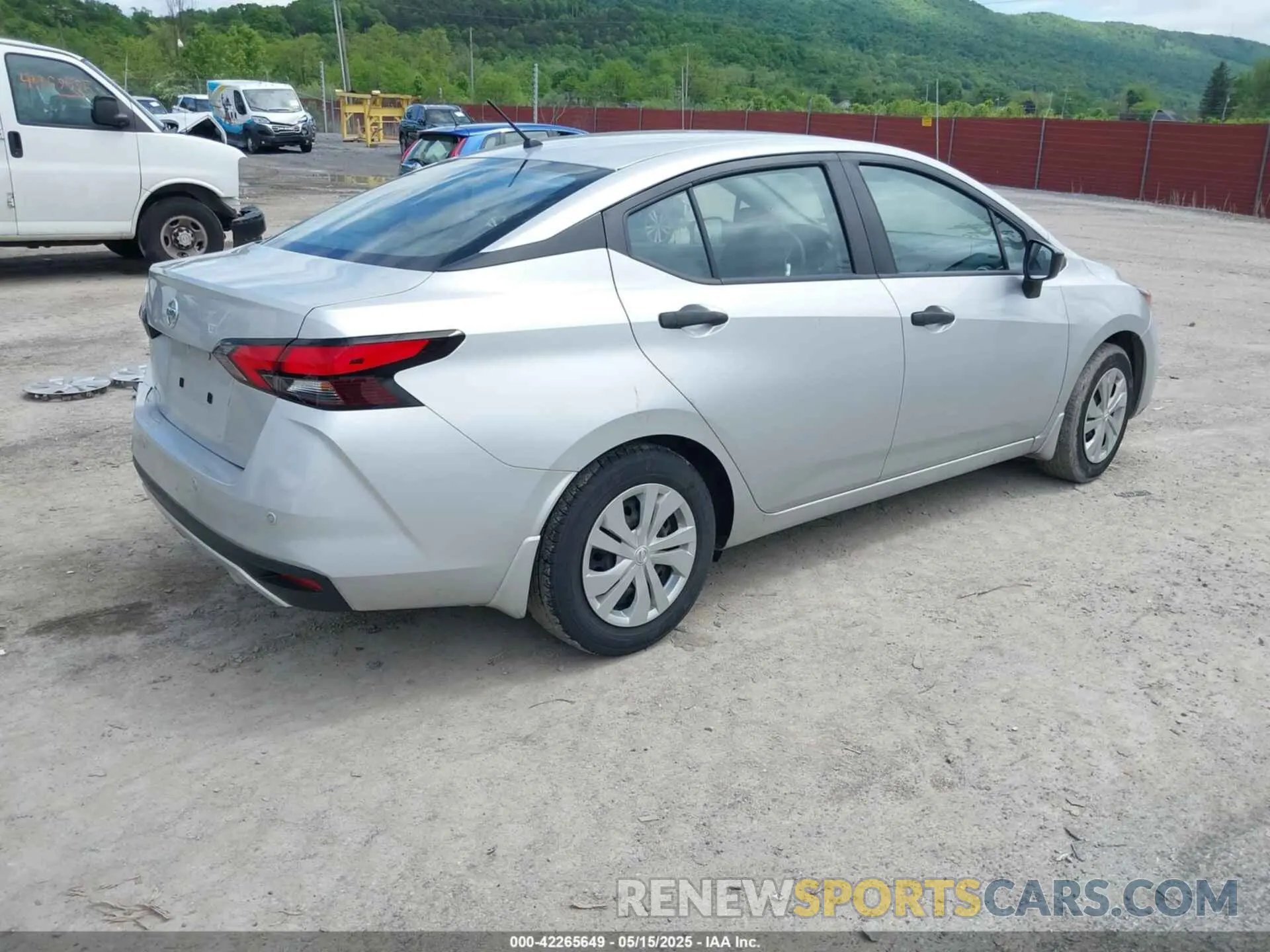 4 fotografías del automóvil dañado 3N1CN8DV4ML809483 NISSAN VERSA 2021