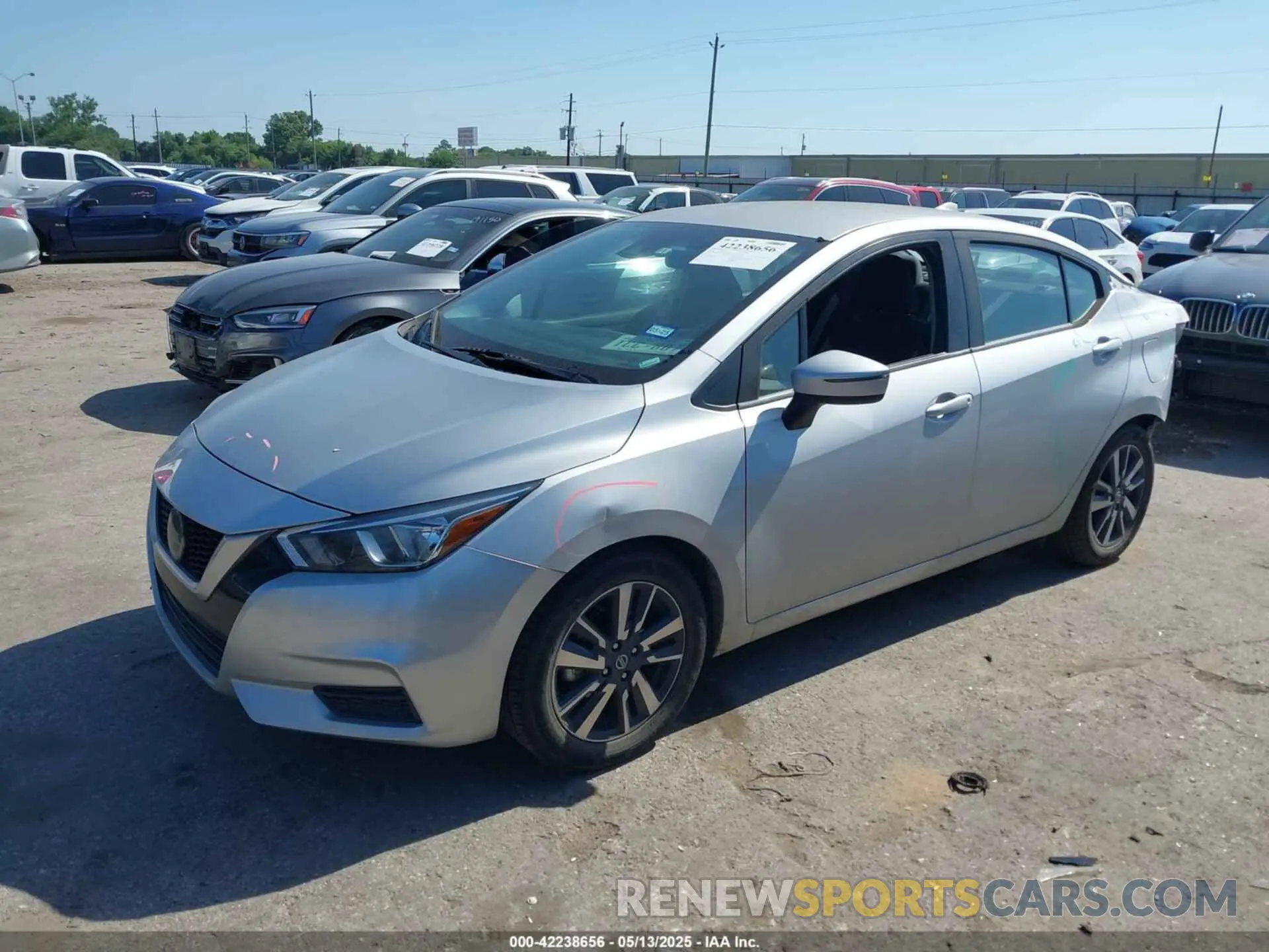 2 fotografías del automóvil dañado 3N1CN8EV0ML823119 NISSAN VERSA 2021