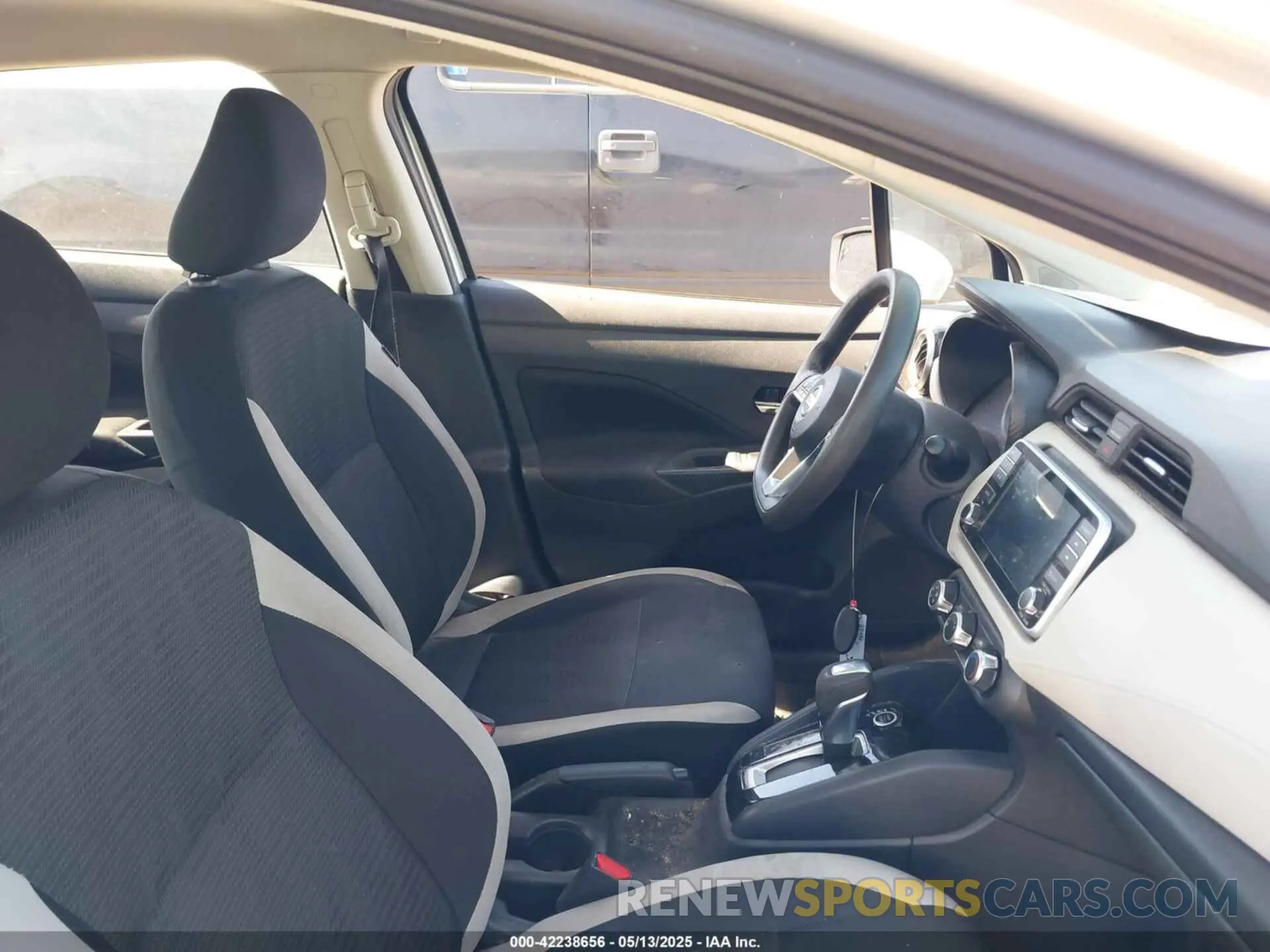 5 fotografías del automóvil dañado 3N1CN8EV0ML823119 NISSAN VERSA 2021