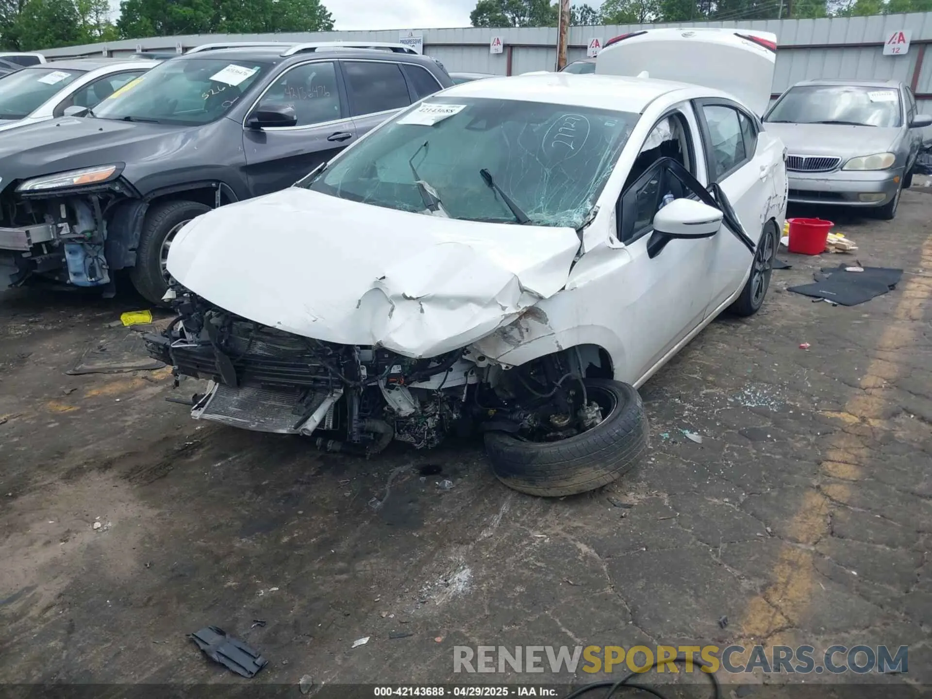 2 fotografías del automóvil dañado 3N1CN8EV0ML824805 NISSAN VERSA 2021