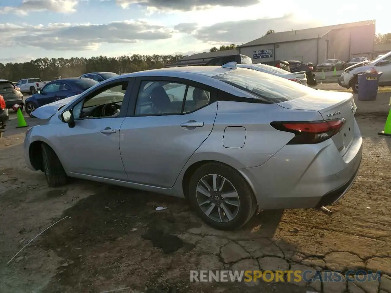 2 fotografías del automóvil dañado 3N1CN8EV5ML843107 NISSAN VERSA 2021