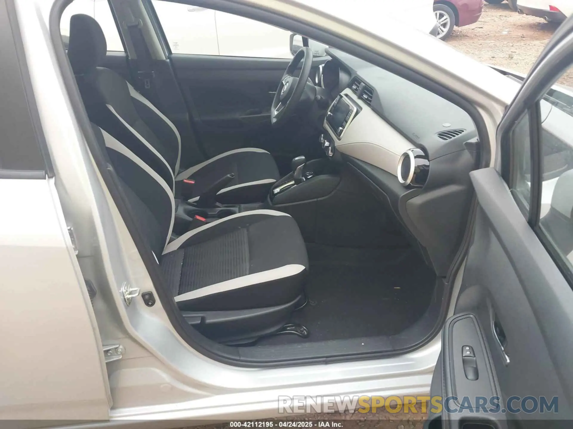 5 fotografías del automóvil dañado 3N1CN8EV5ML905900 NISSAN VERSA 2021
