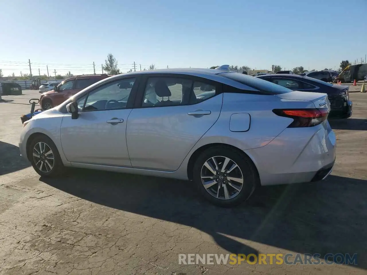 2 fotografías del automóvil dañado 3N1CN8EV8ML835227 NISSAN VERSA 2021