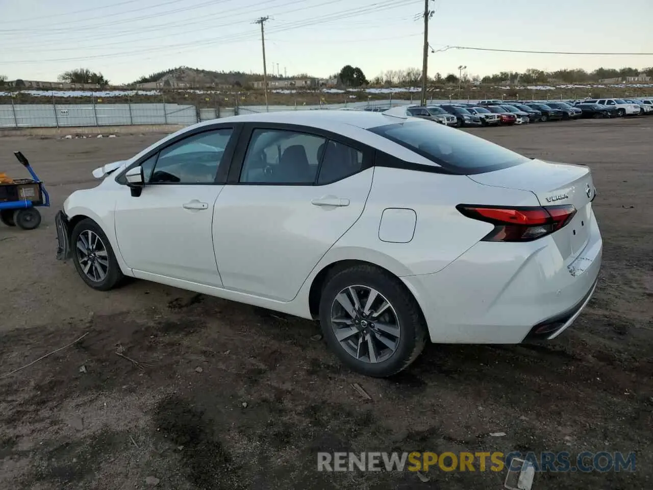 2 fotografías del automóvil dañado 3N1CN8EV8ML868132 NISSAN VERSA 2021