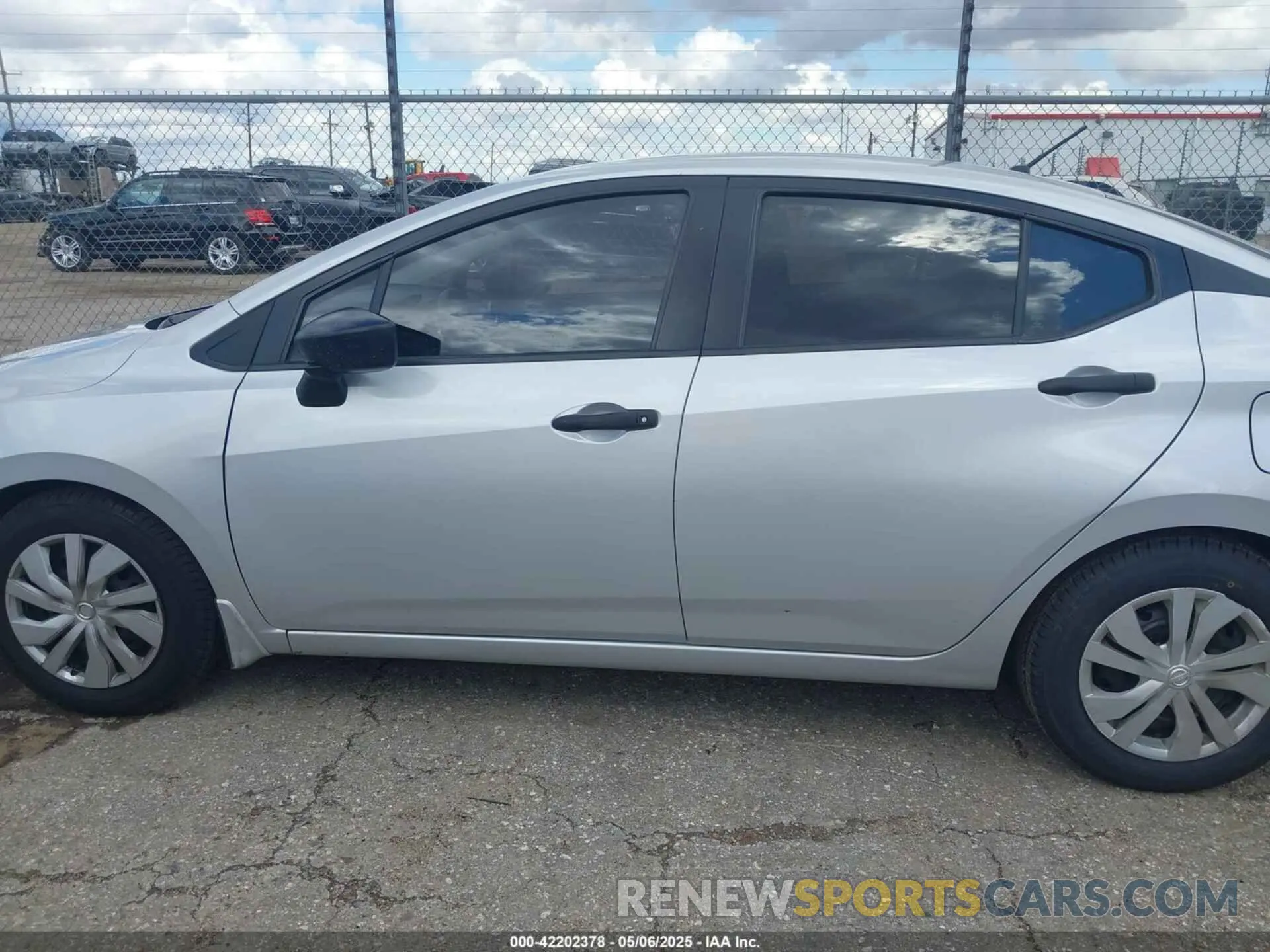 14 fotografías del automóvil dañado 3N1CN8DV3NL820203 NISSAN VERSA 2022