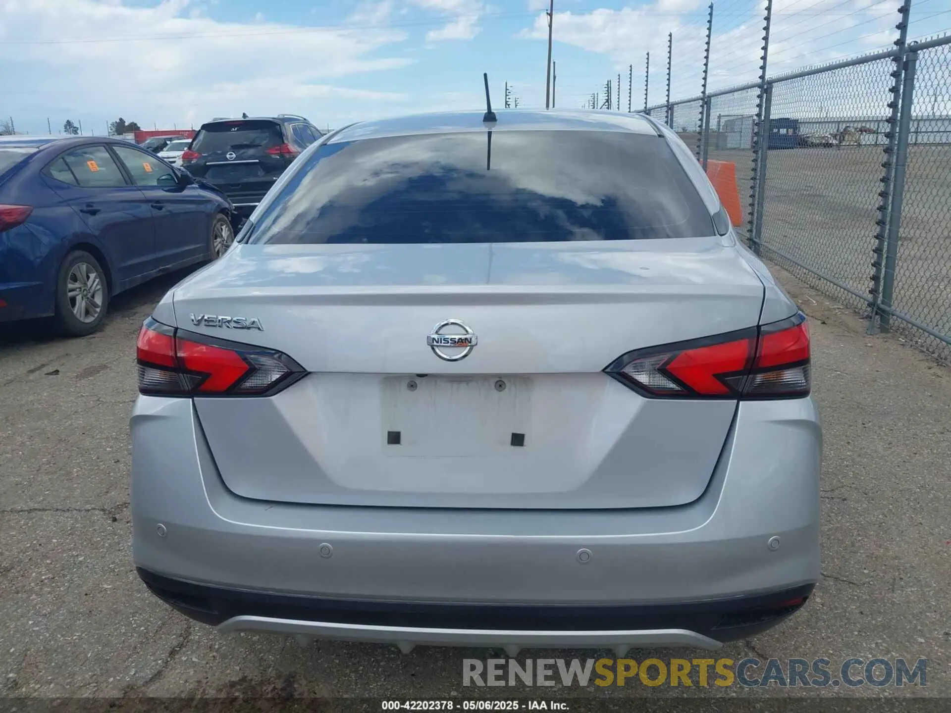 16 fotografías del automóvil dañado 3N1CN8DV3NL820203 NISSAN VERSA 2022