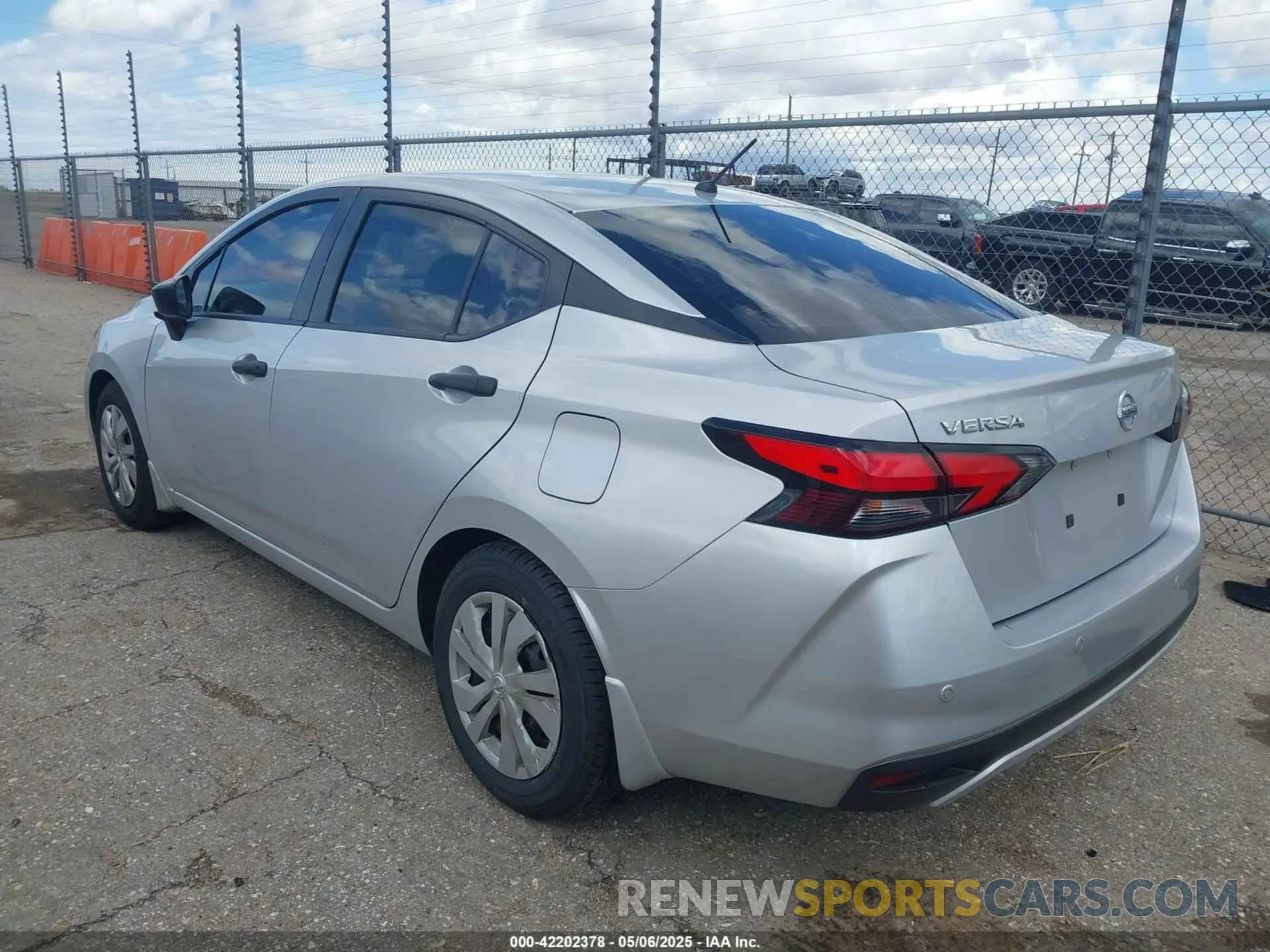 3 fotografías del automóvil dañado 3N1CN8DV3NL820203 NISSAN VERSA 2022