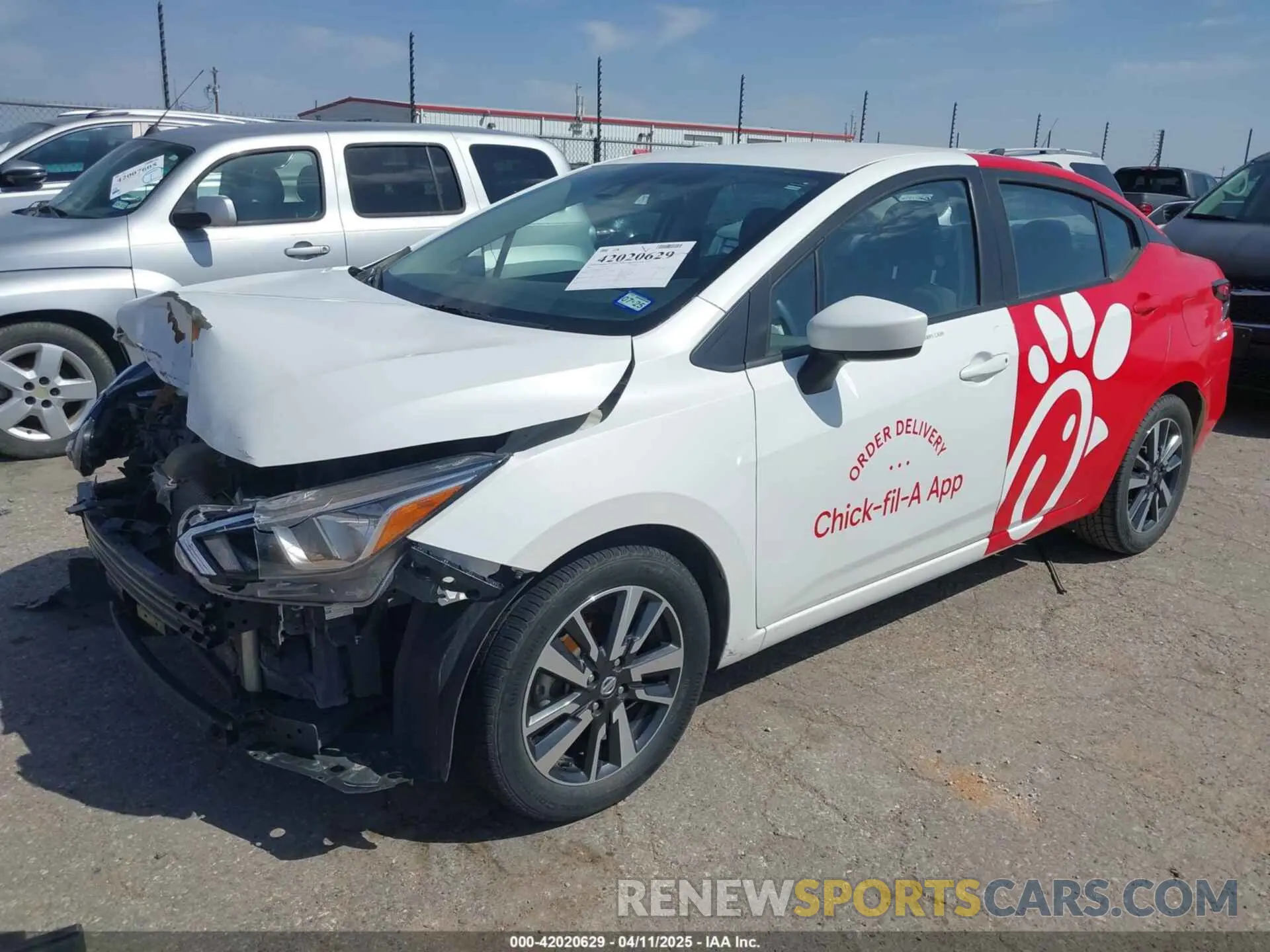 2 fotografías del automóvil dañado 3N1CN8EV4NL839437 NISSAN VERSA 2022