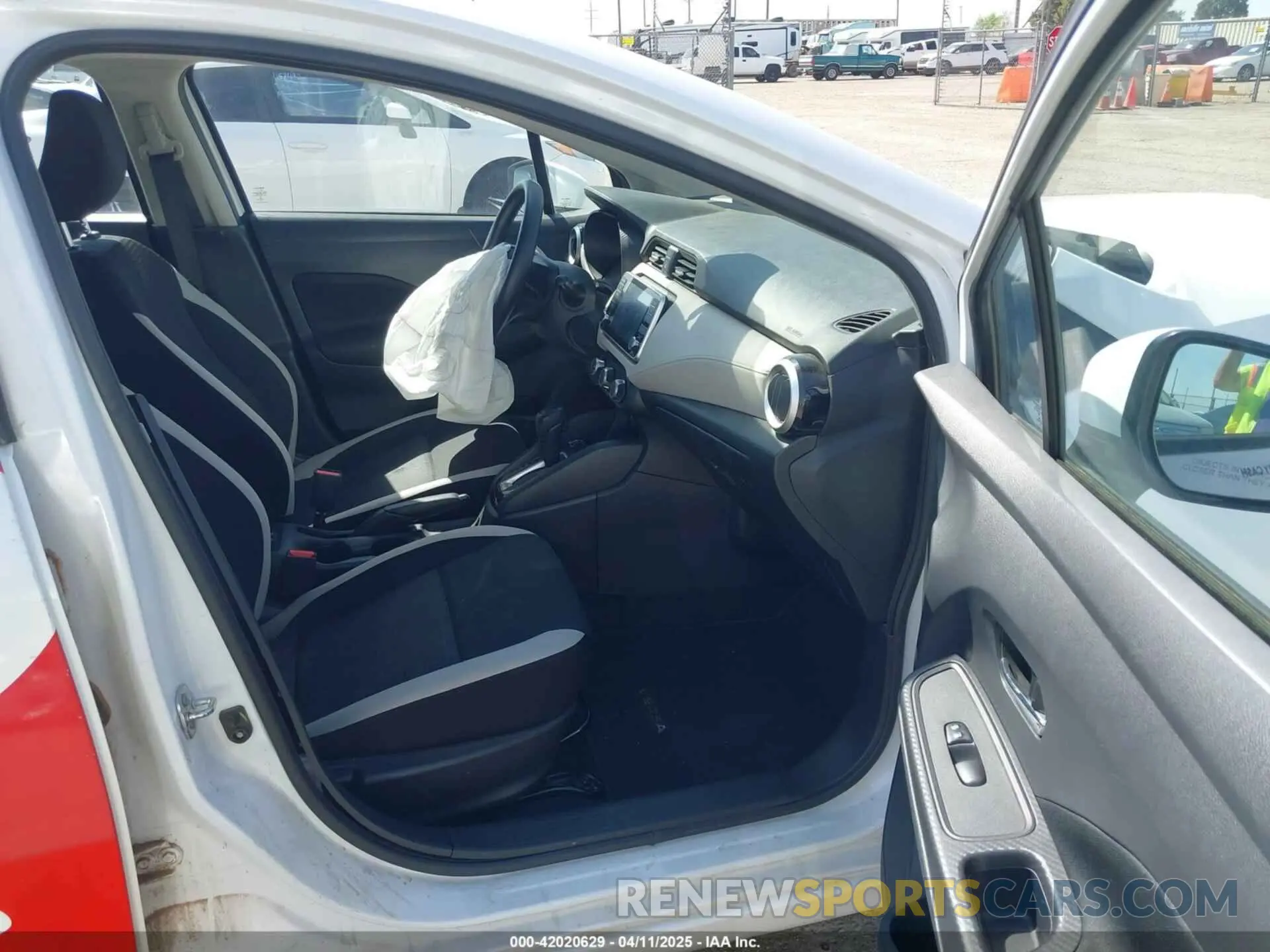 5 fotografías del automóvil dañado 3N1CN8EV4NL839437 NISSAN VERSA 2022