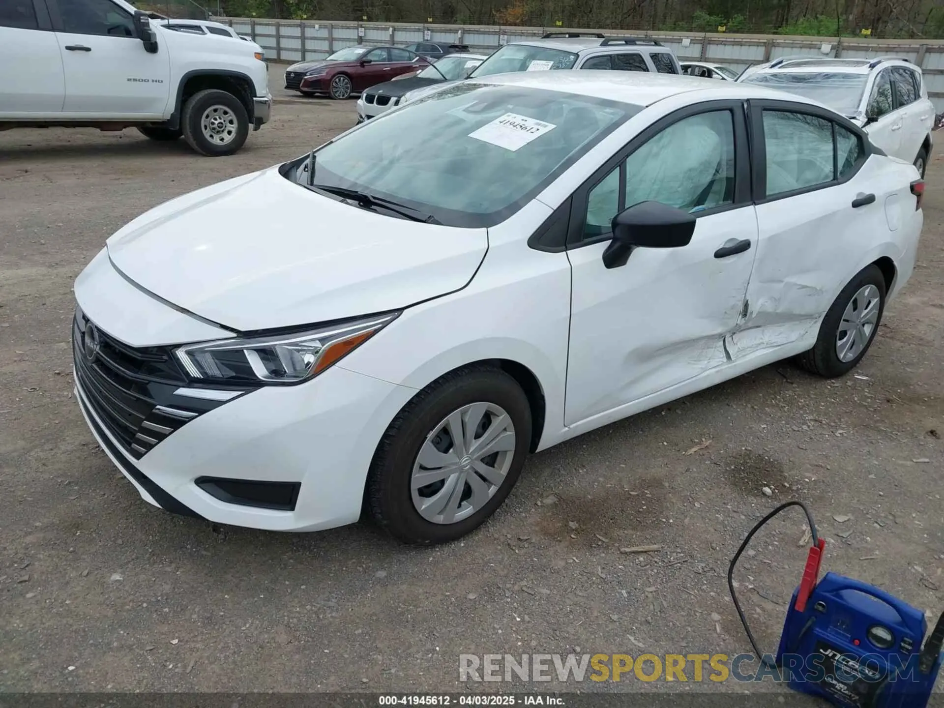 2 fotografías del automóvil dañado 3N1CN8DV2PL823144 NISSAN VERSA 2023
