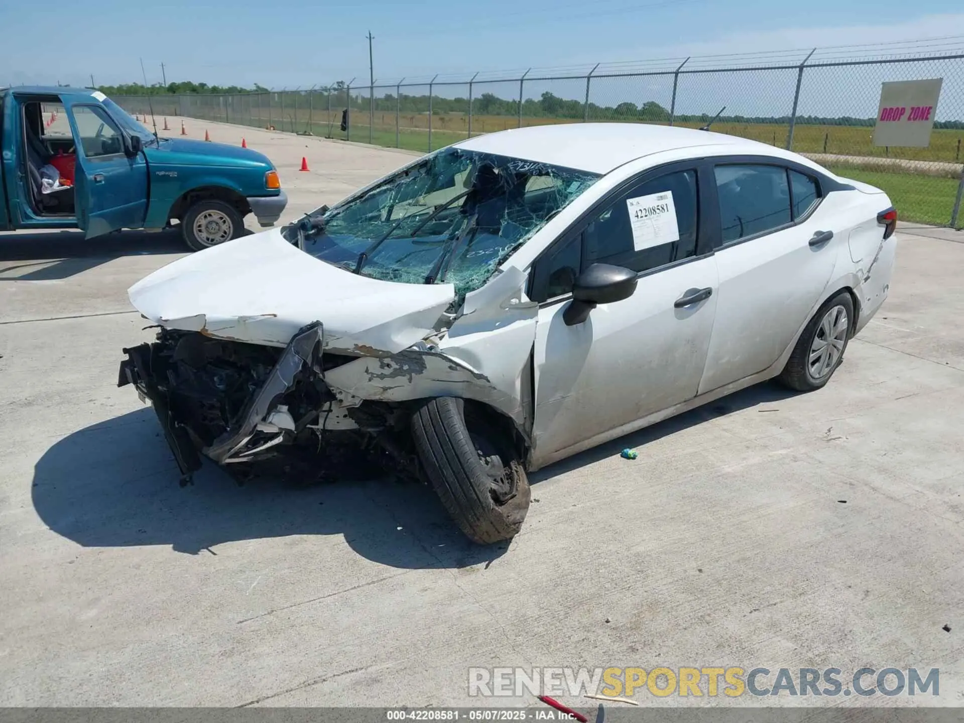 2 fotografías del automóvil dañado 3N1CN8DV2PL823290 NISSAN VERSA 2023