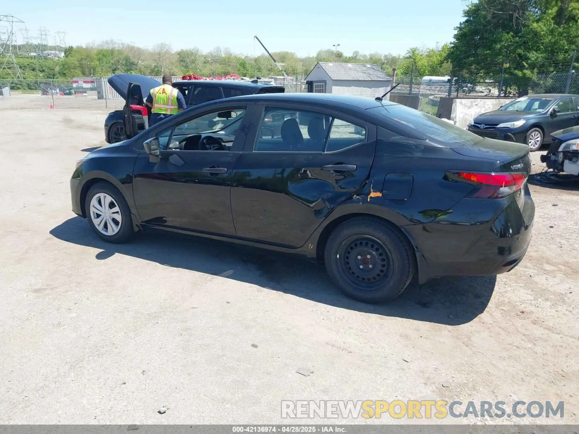 3 fotografías del automóvil dañado 3N1CN8DV4PL831133 NISSAN VERSA 2023