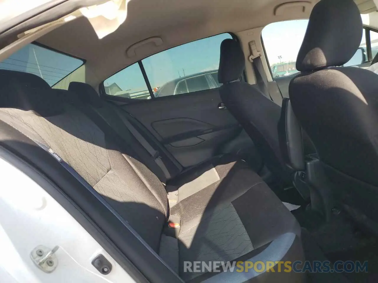 10 fotografías del automóvil dañado 3N1CN8EV5PL874233 NISSAN VERSA 2023