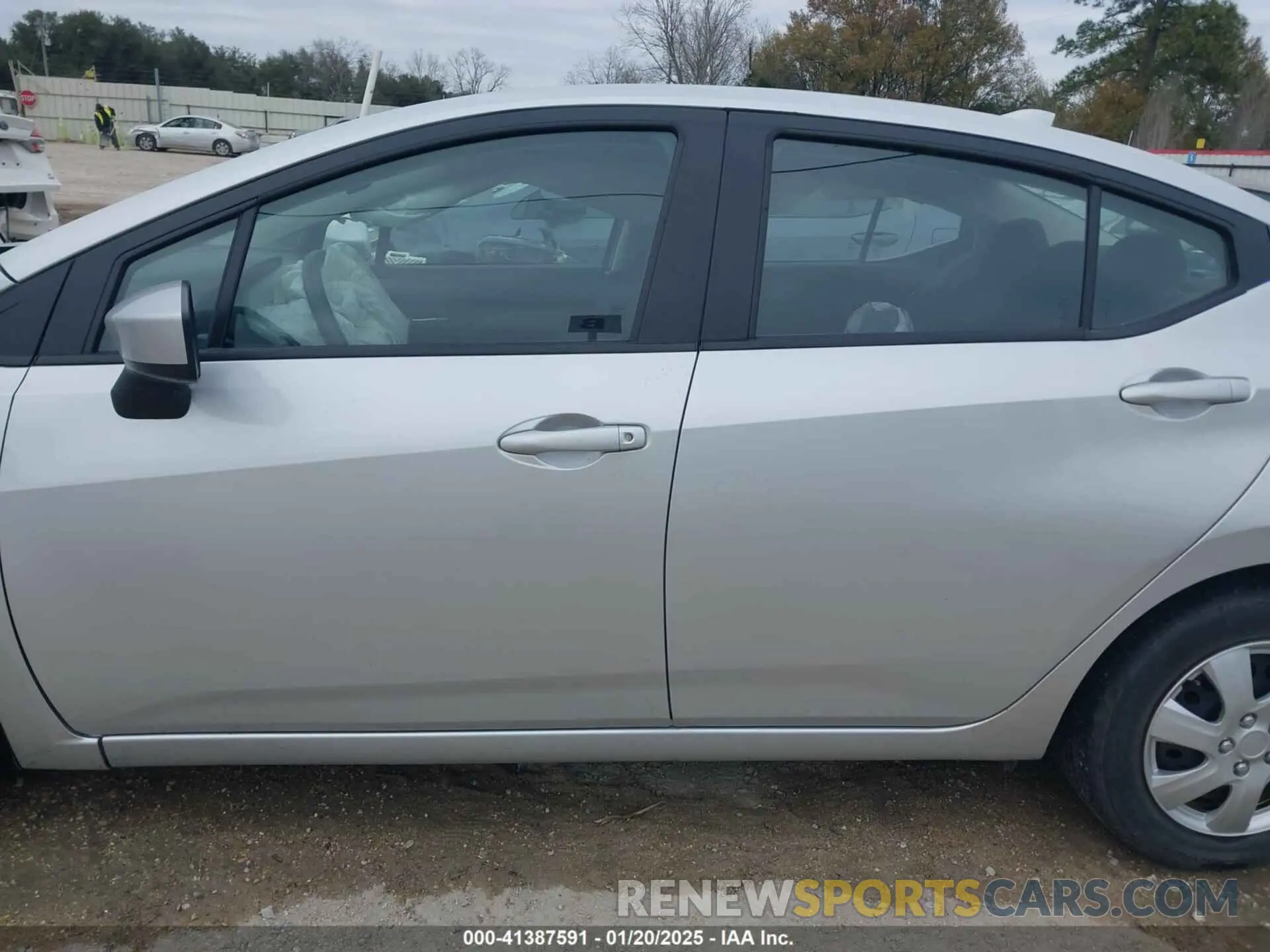 15 fotografías del automóvil dañado 3N1CN8EV6PL862026 NISSAN VERSA 2023