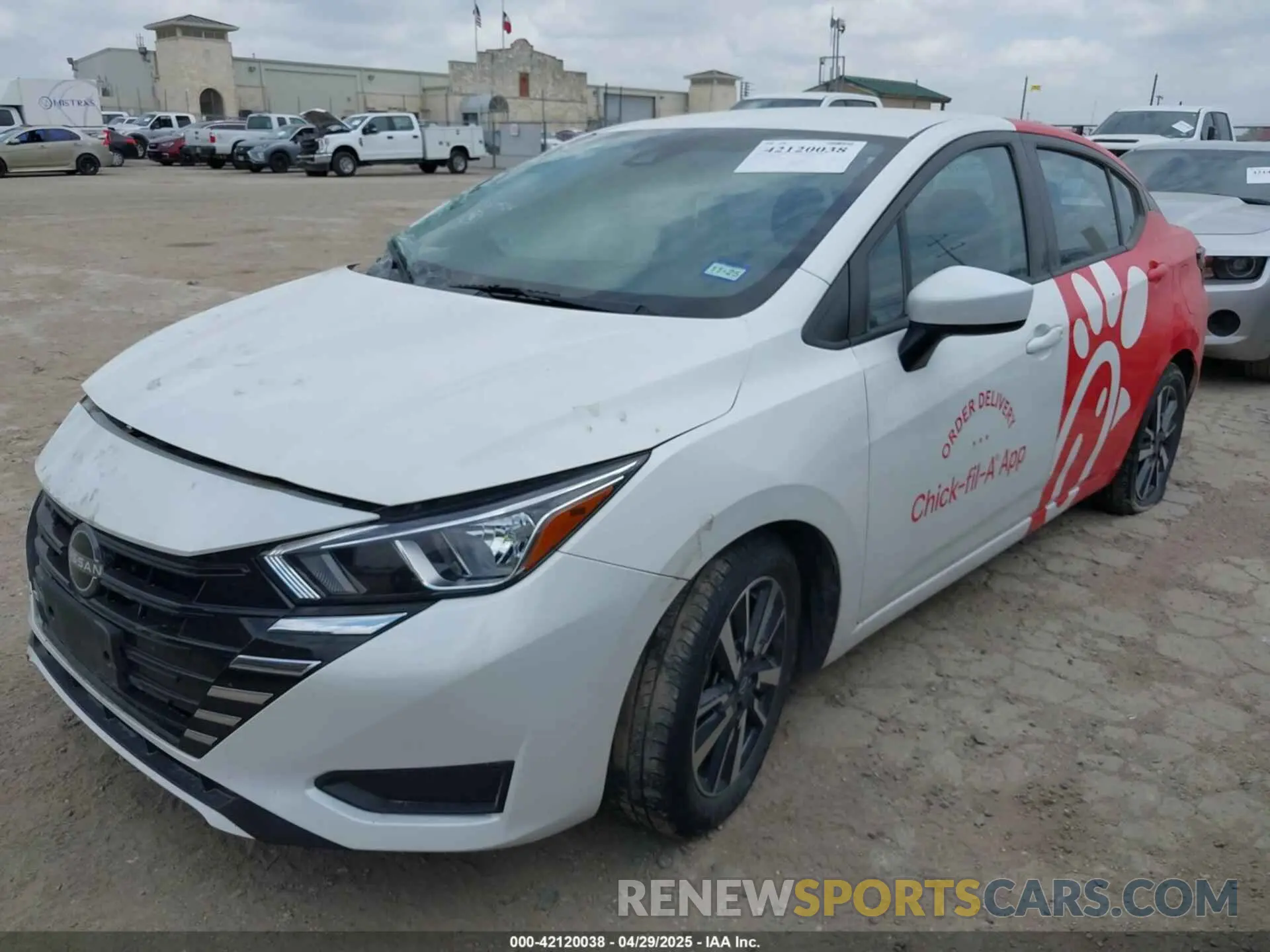 2 fotografías del automóvil dañado 3N1CN8EV7PL838348 NISSAN VERSA 2023
