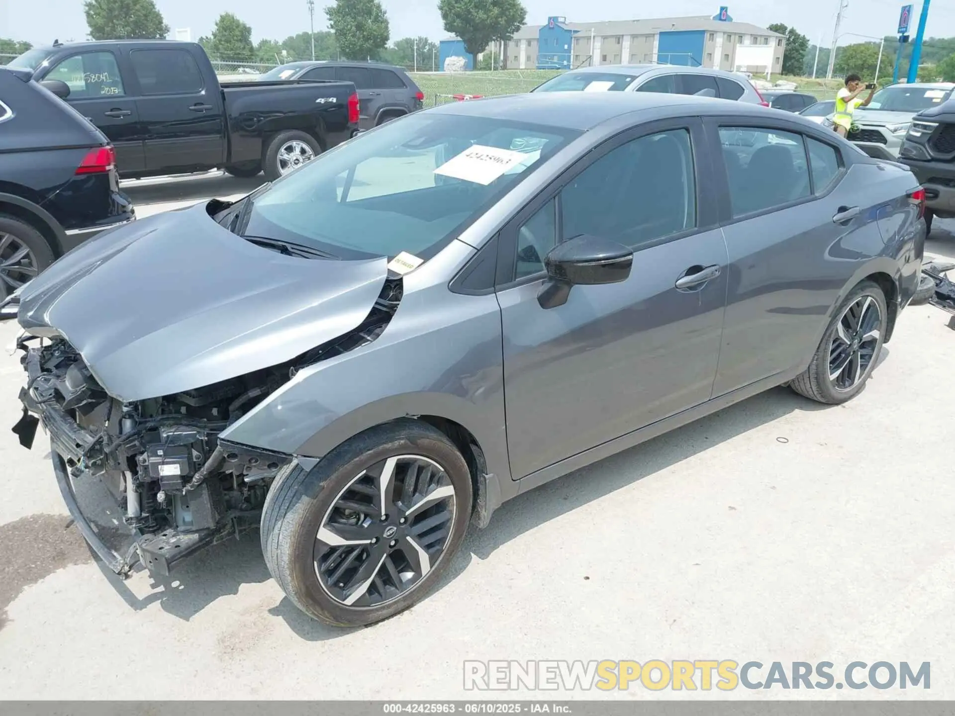 2 fotografías del automóvil dañado 3N1CN8FV1PL856536 NISSAN VERSA 2023