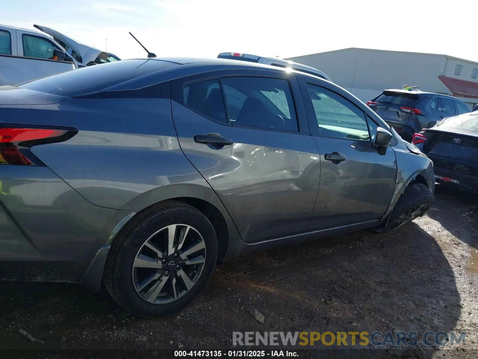 13 fotografías del automóvil dañado 3N1CN8DV0RL926260 NISSAN VERSA 2024