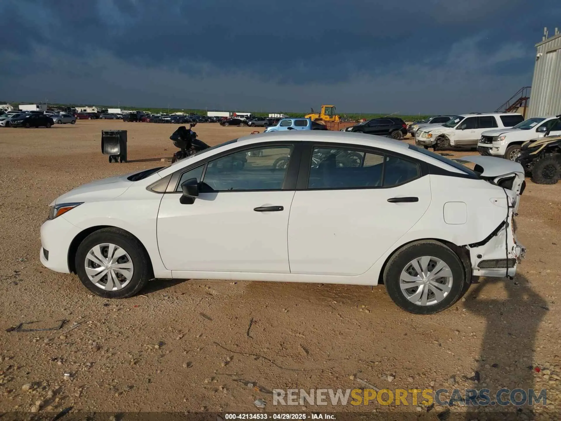 15 fotografías del automóvil dañado 3N1CN8DV3RL912000 NISSAN VERSA 2024